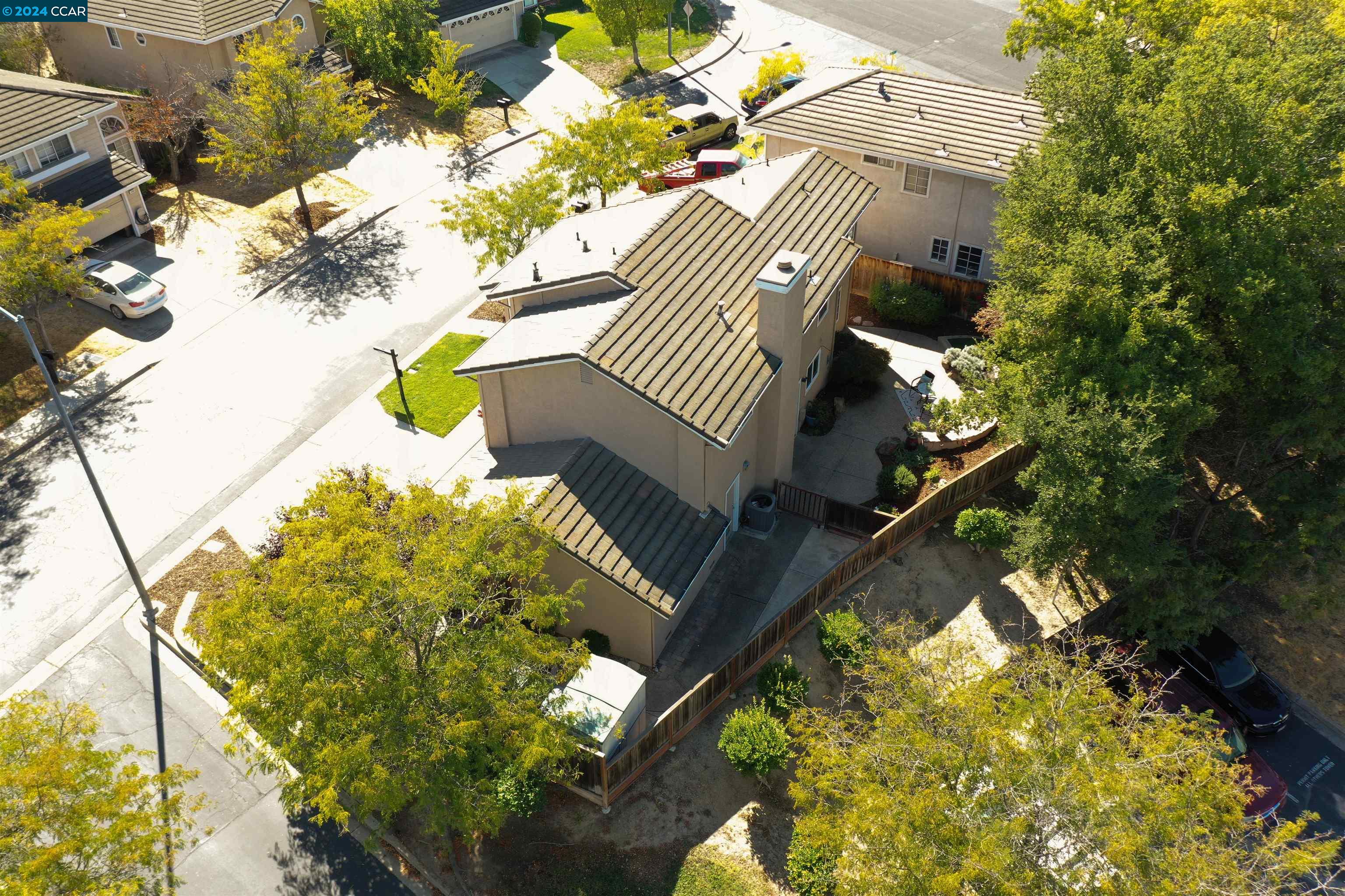 1053 Oakleaf Ct