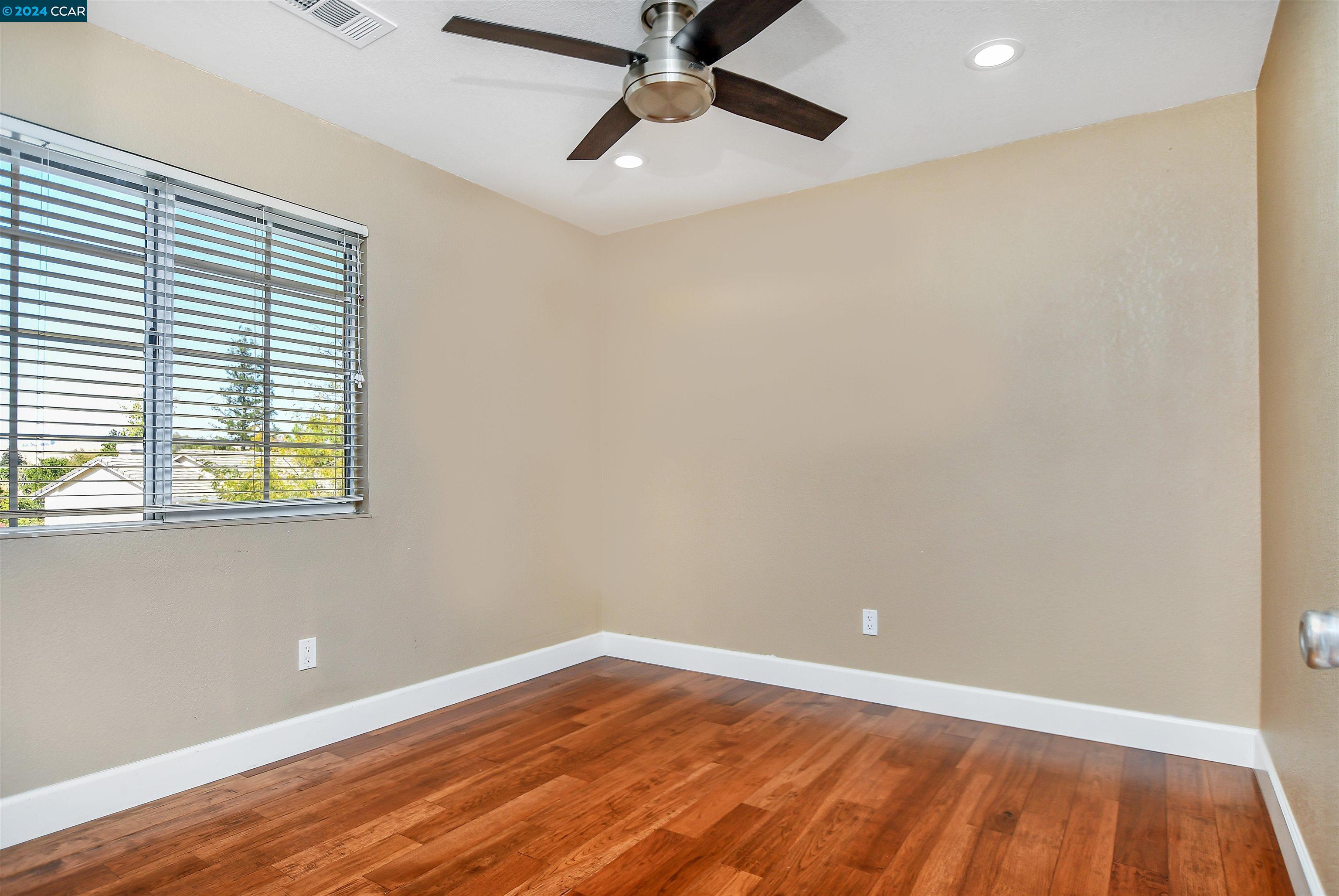 1053 Oakleaf Ct