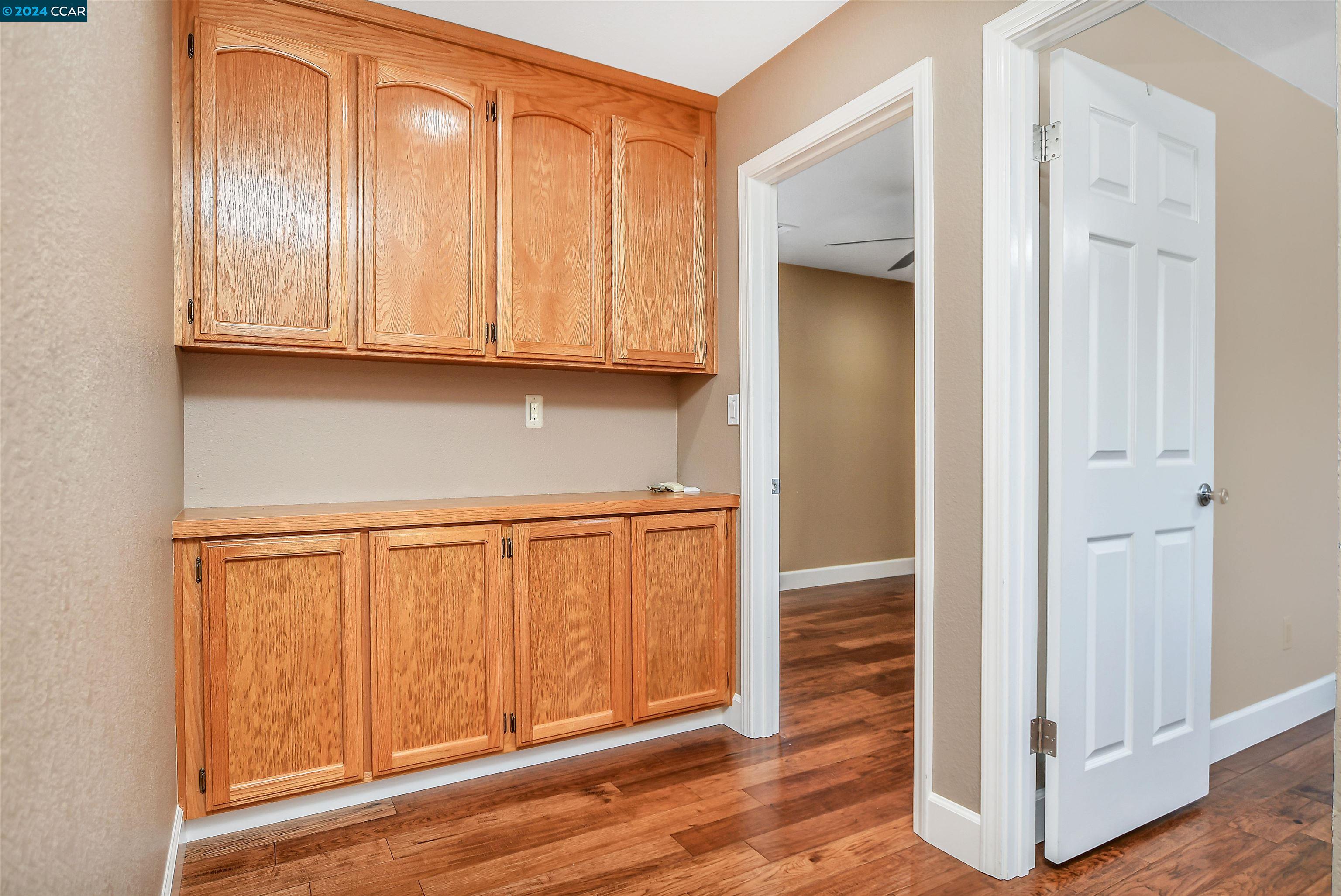 1053 Oakleaf Ct
