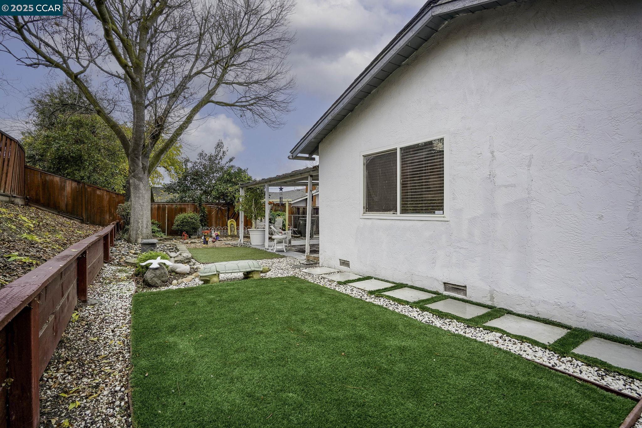 2279 Saint George Dr