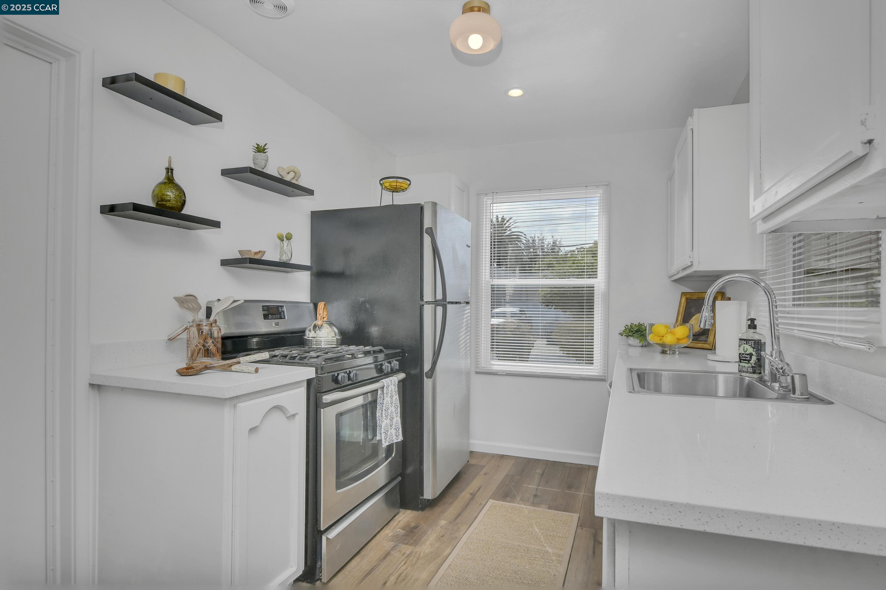 1860 Granada Dr
