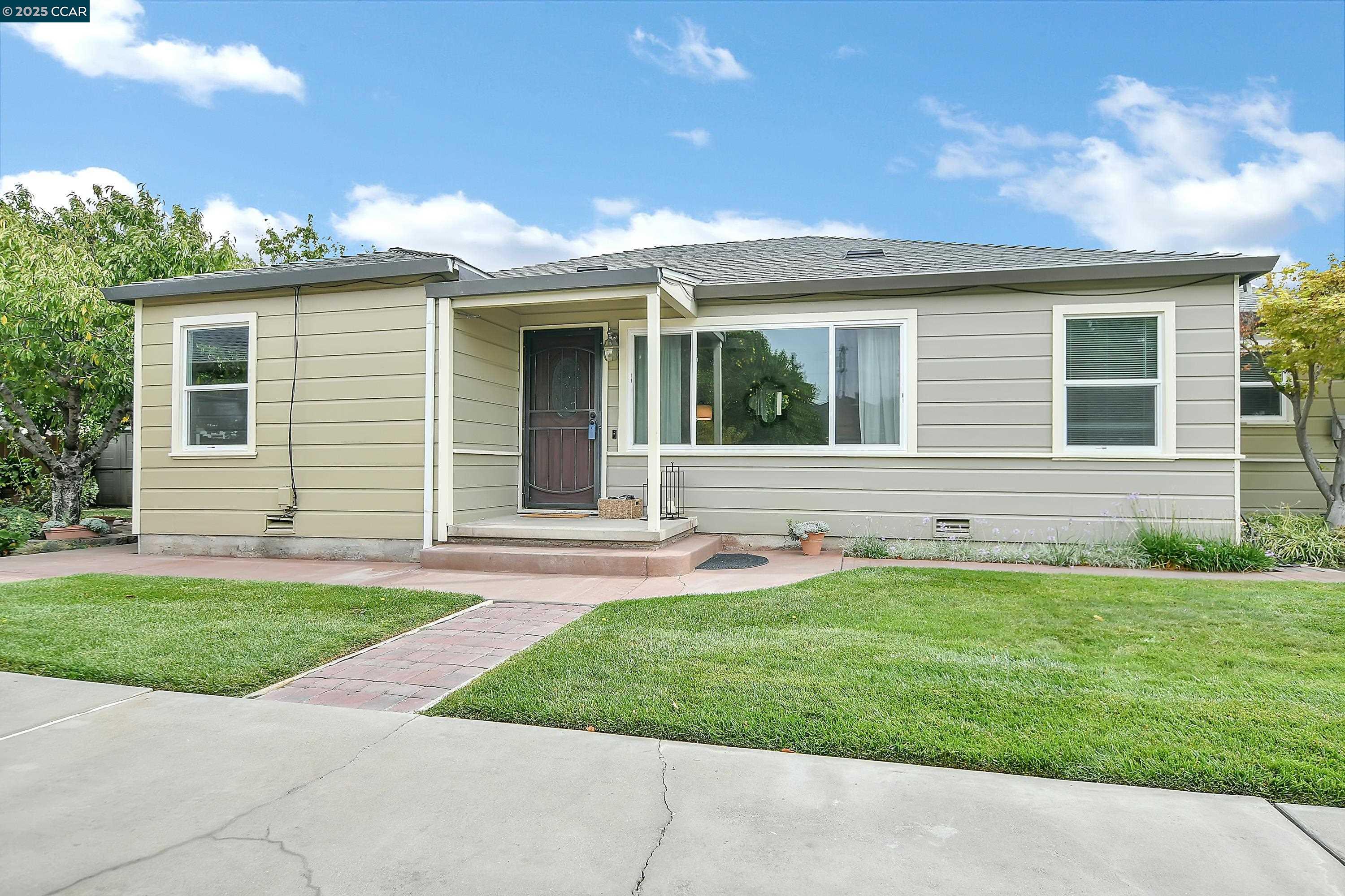 1860 Granada Dr