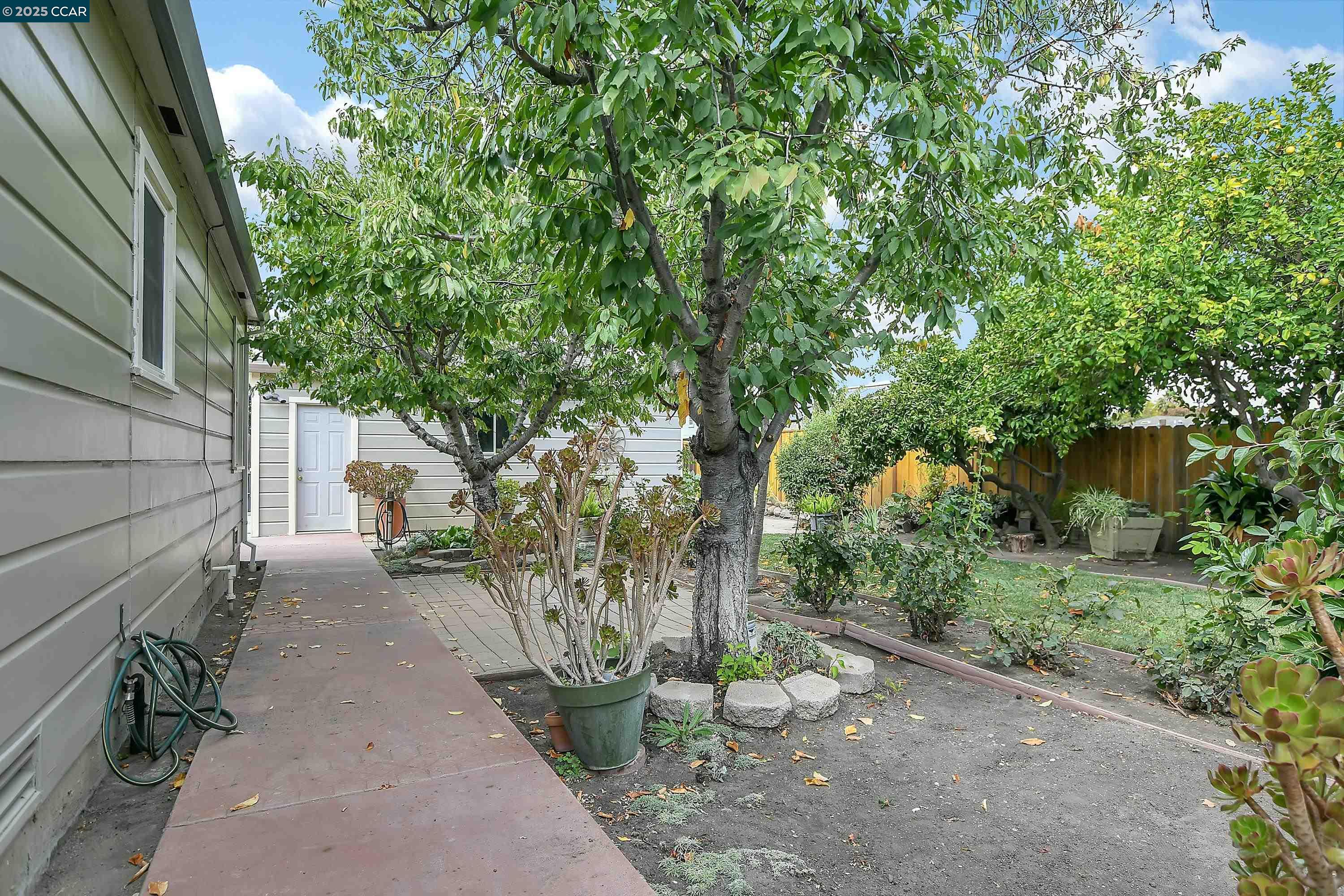 1860 Granada Dr