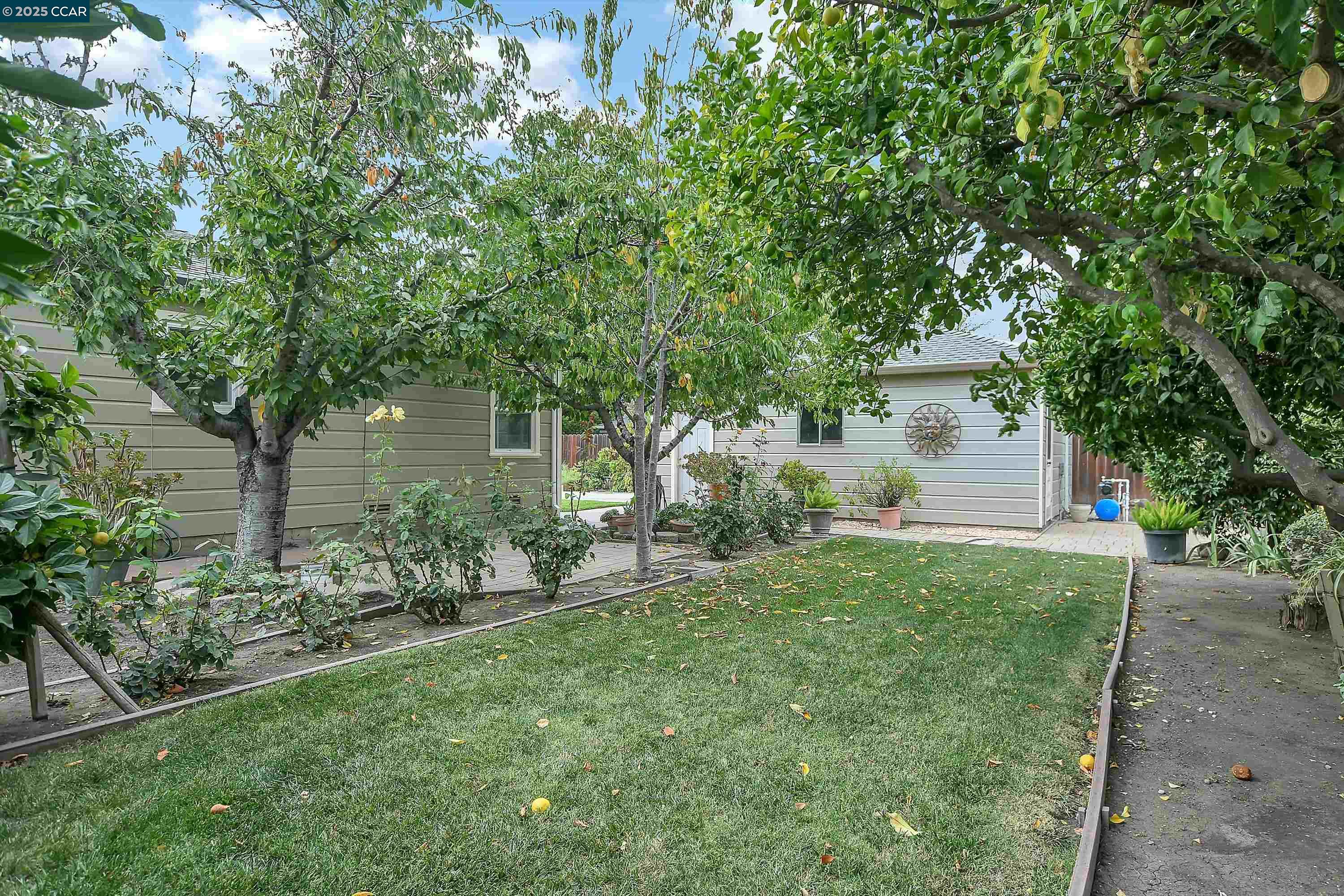 1860 Granada Dr