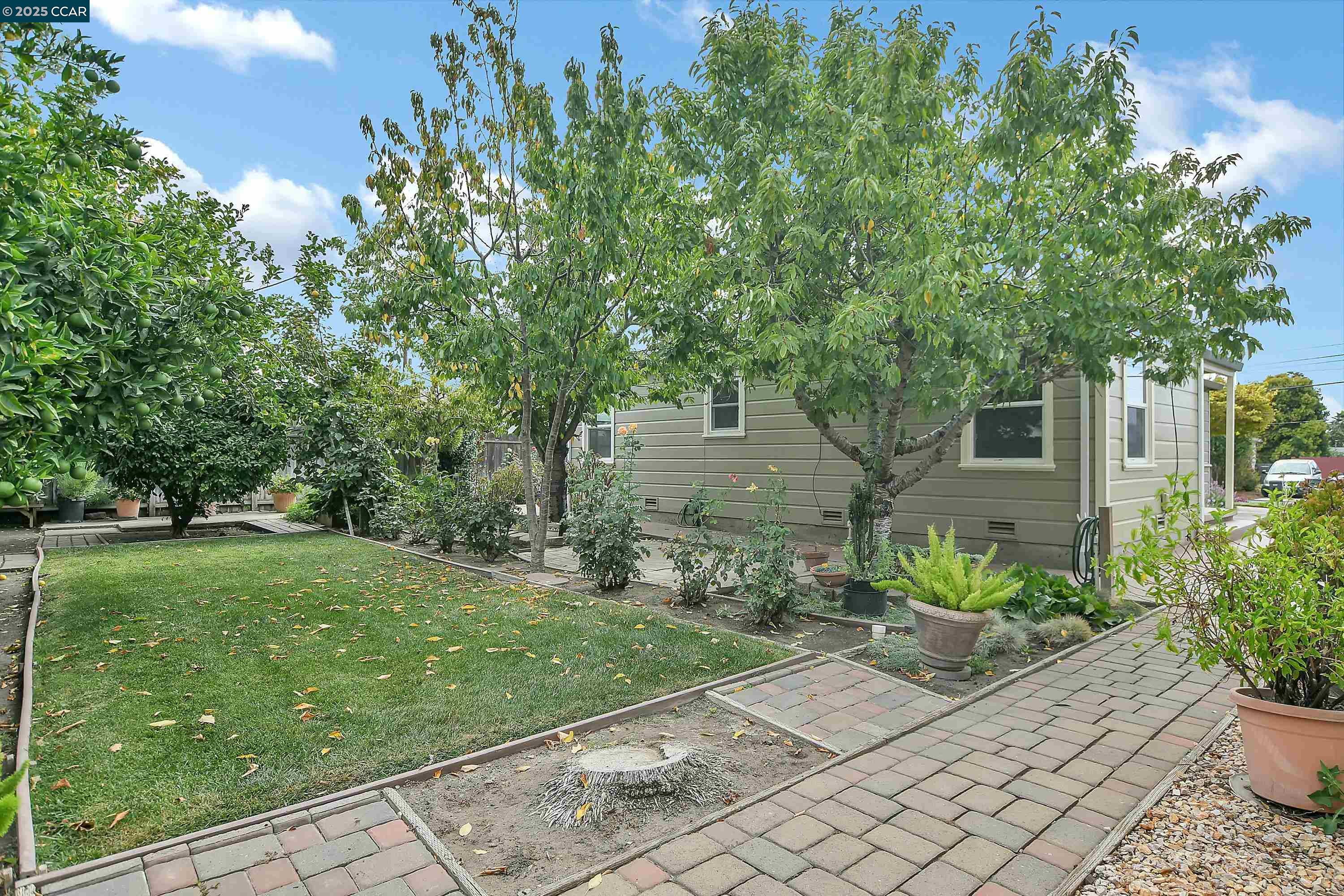 1860 Granada Dr