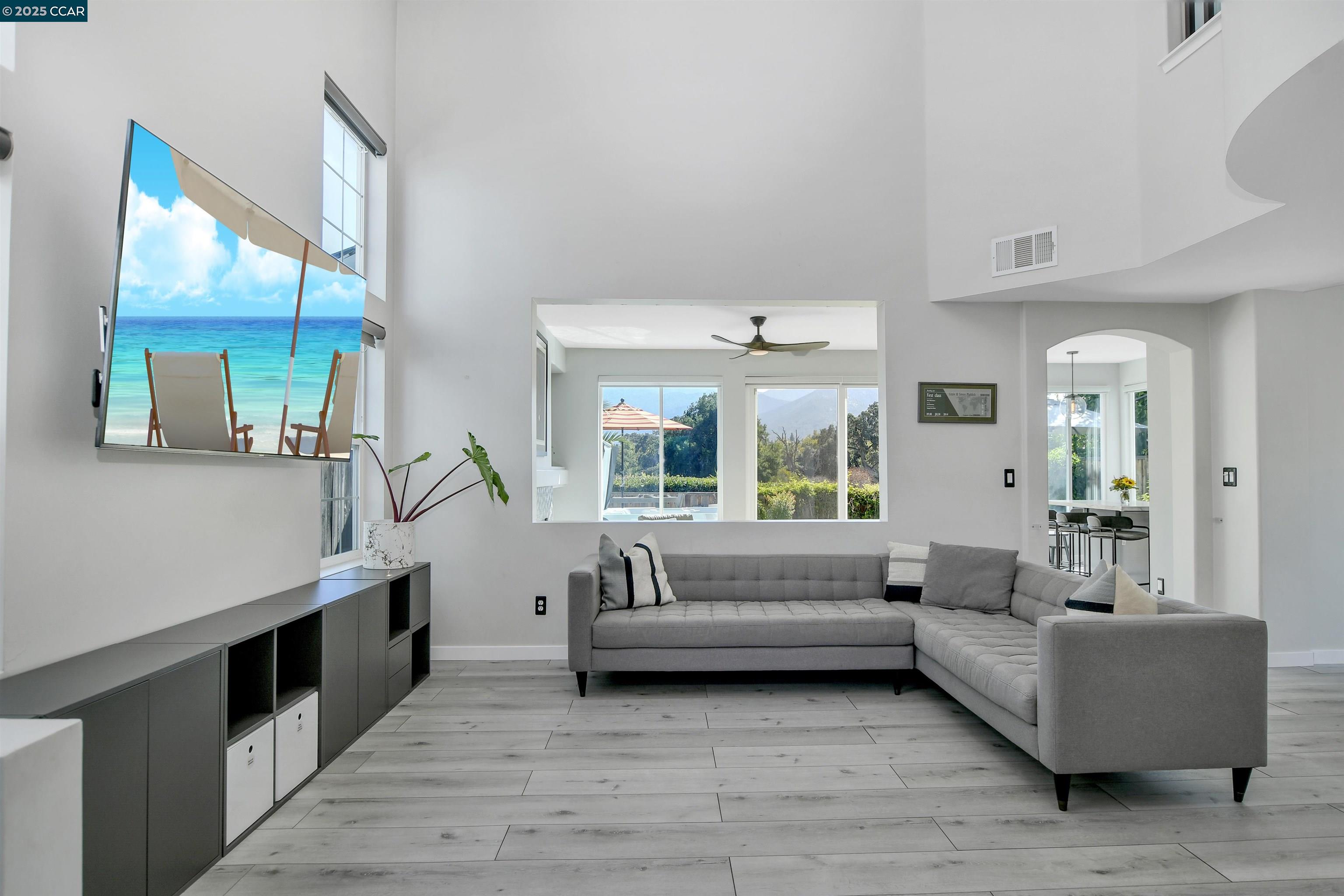 1039 Feather Cir