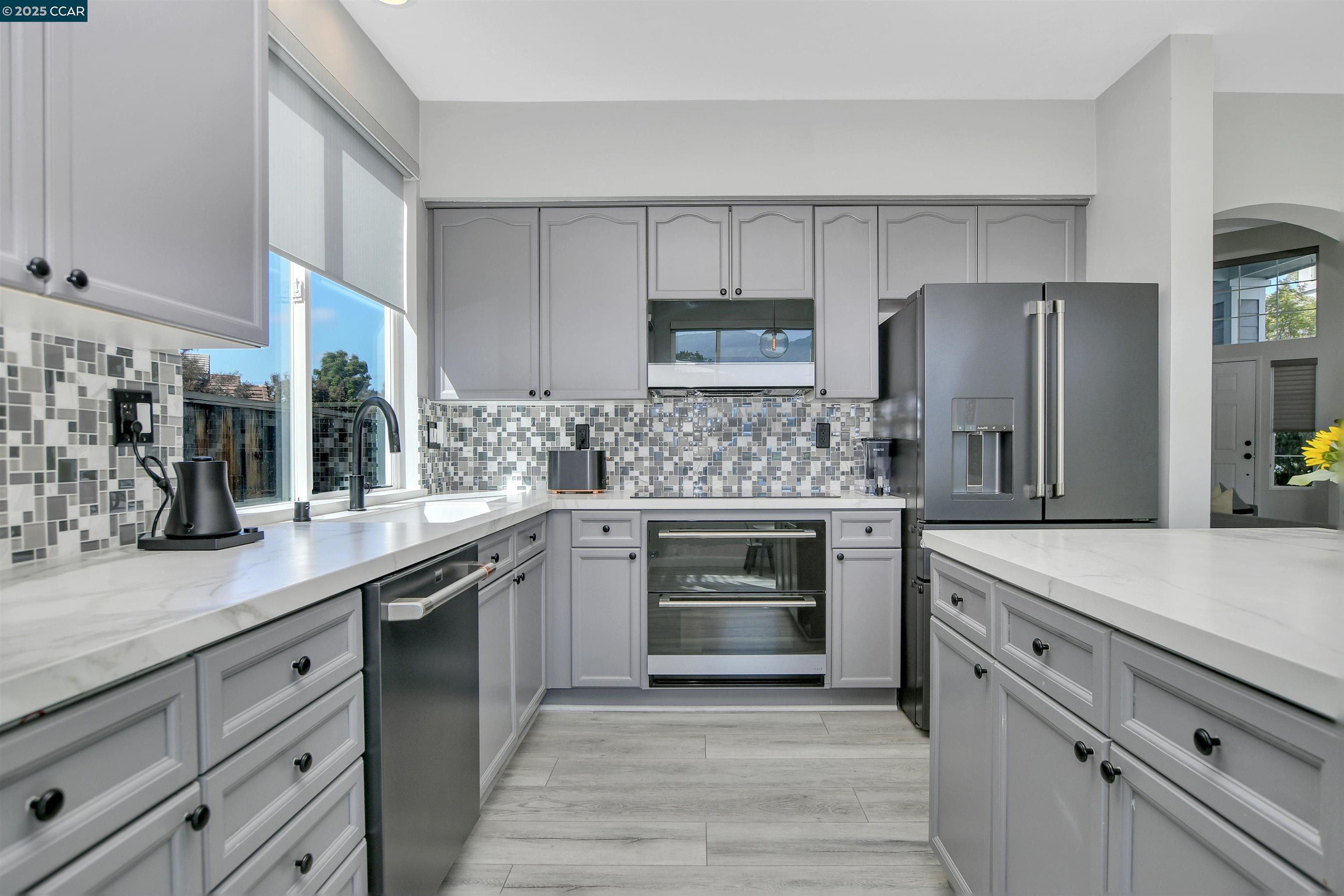 1039 Feather Cir
