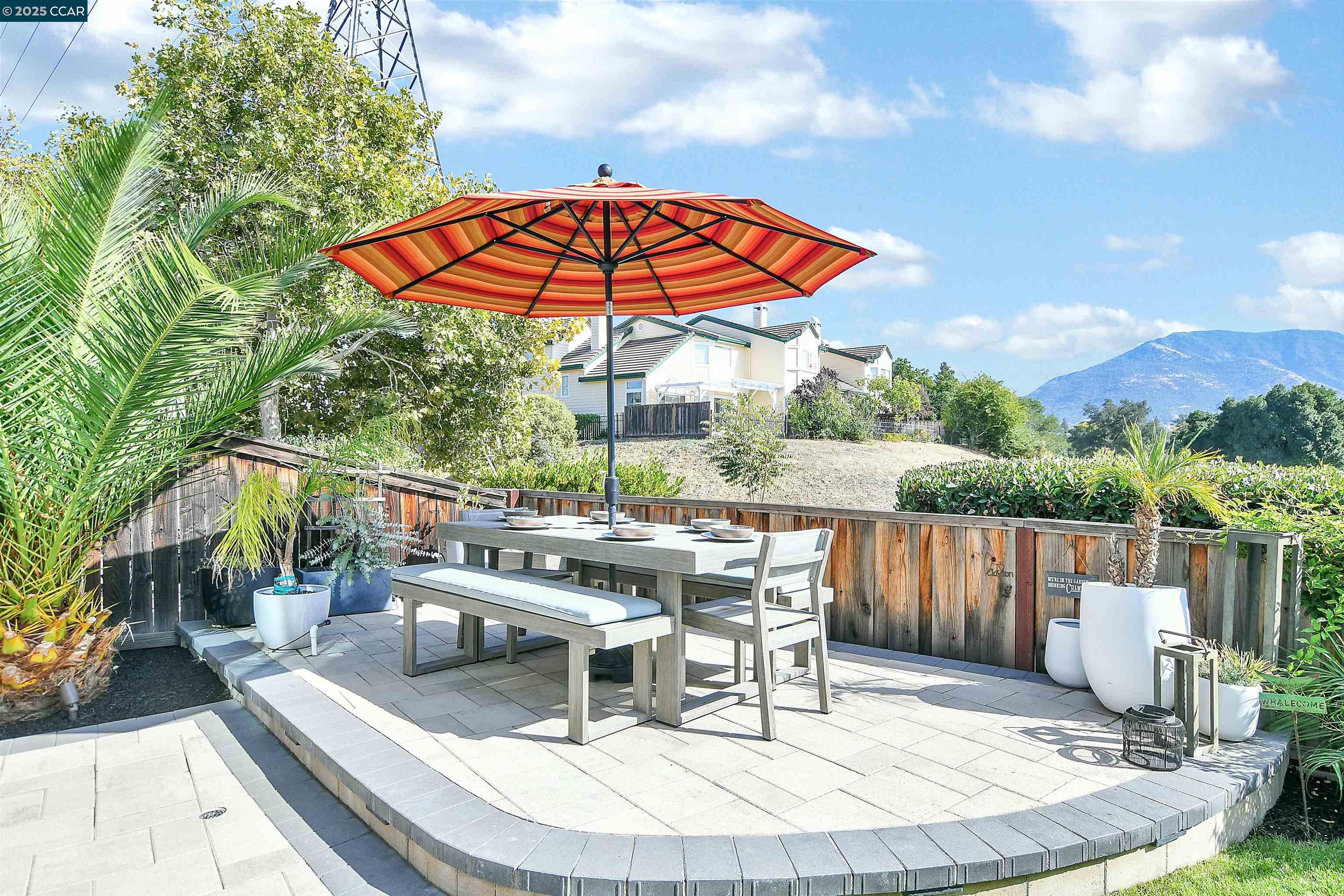 1039 Feather Cir