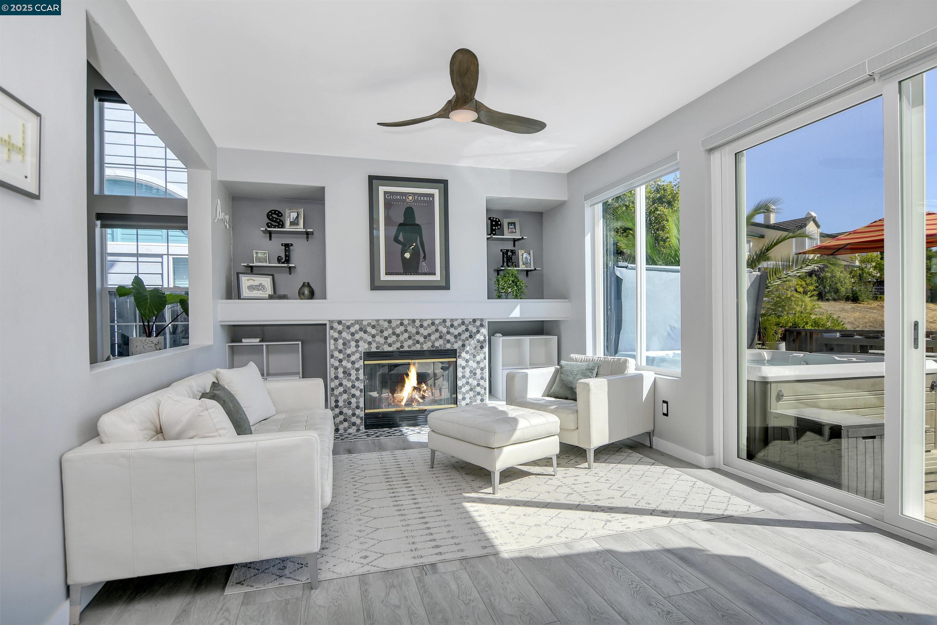 1039 Feather Cir