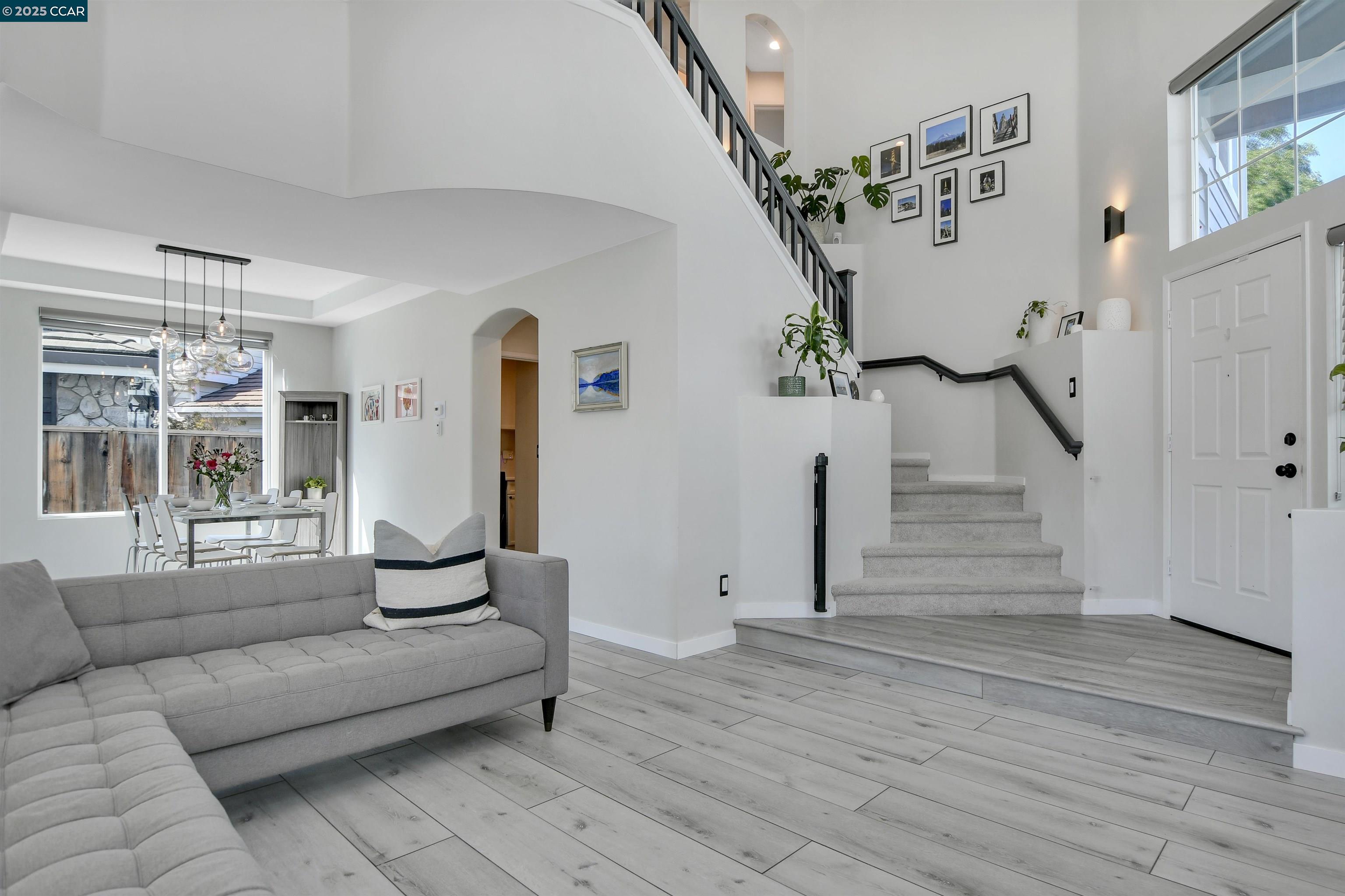 1039 Feather Cir