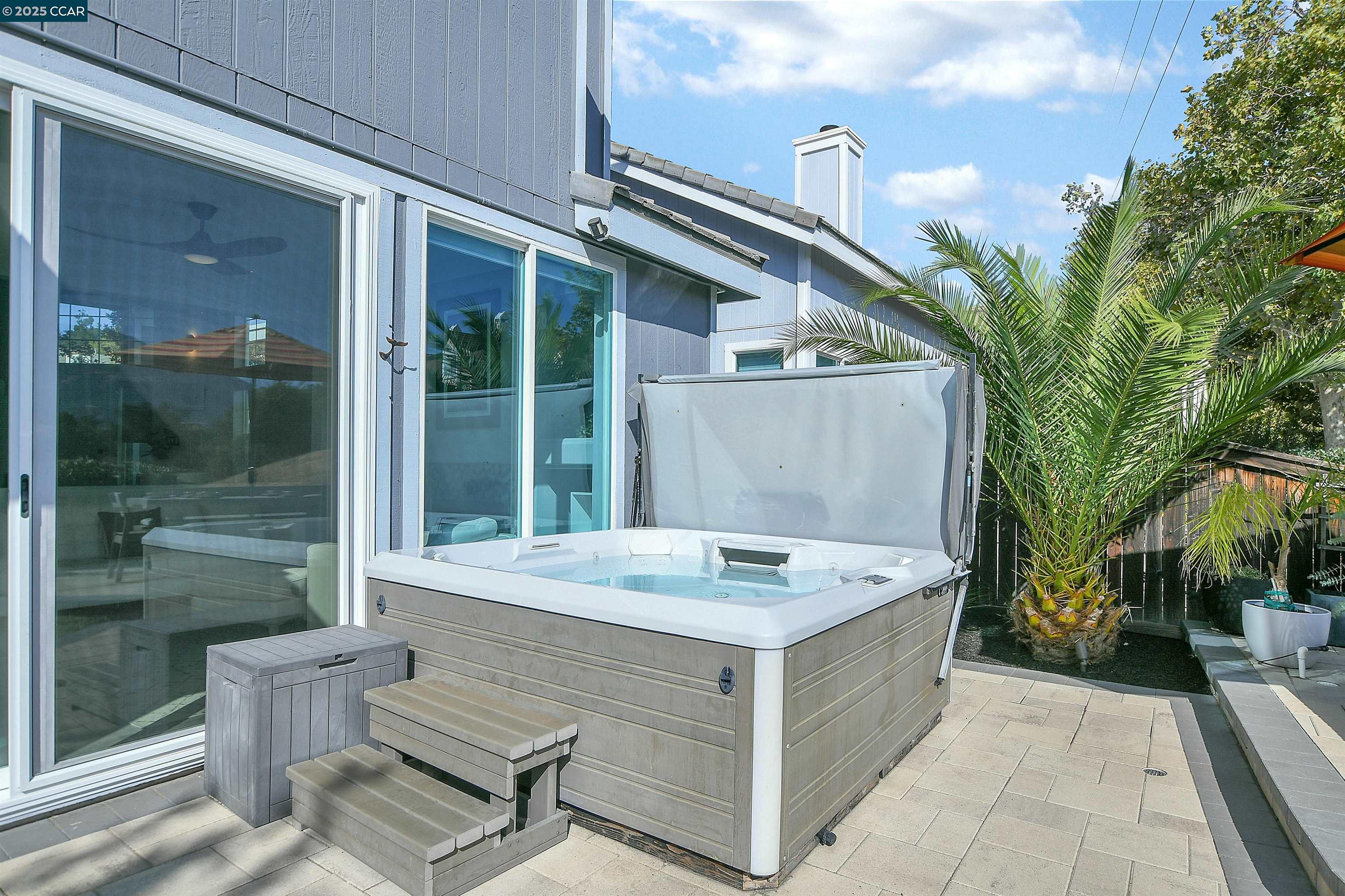 1039 Feather Cir