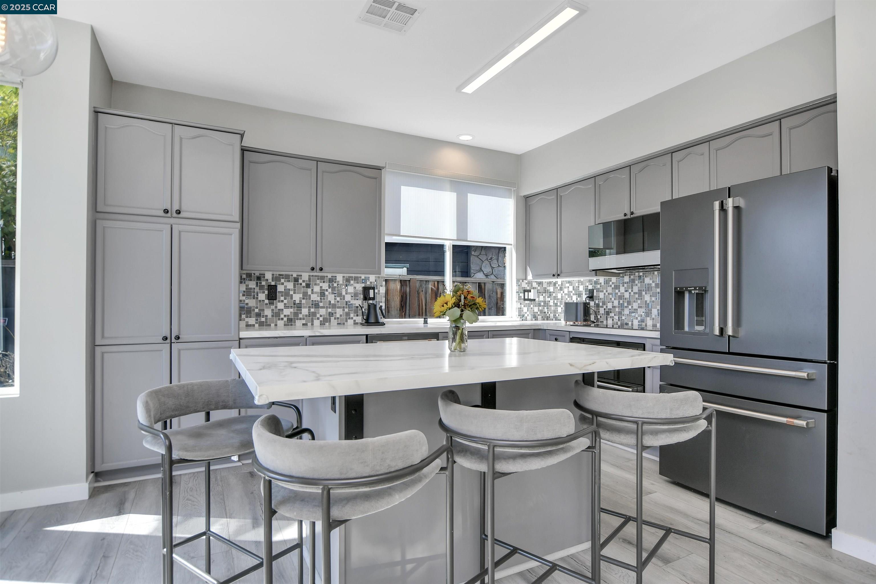 1039 Feather Cir