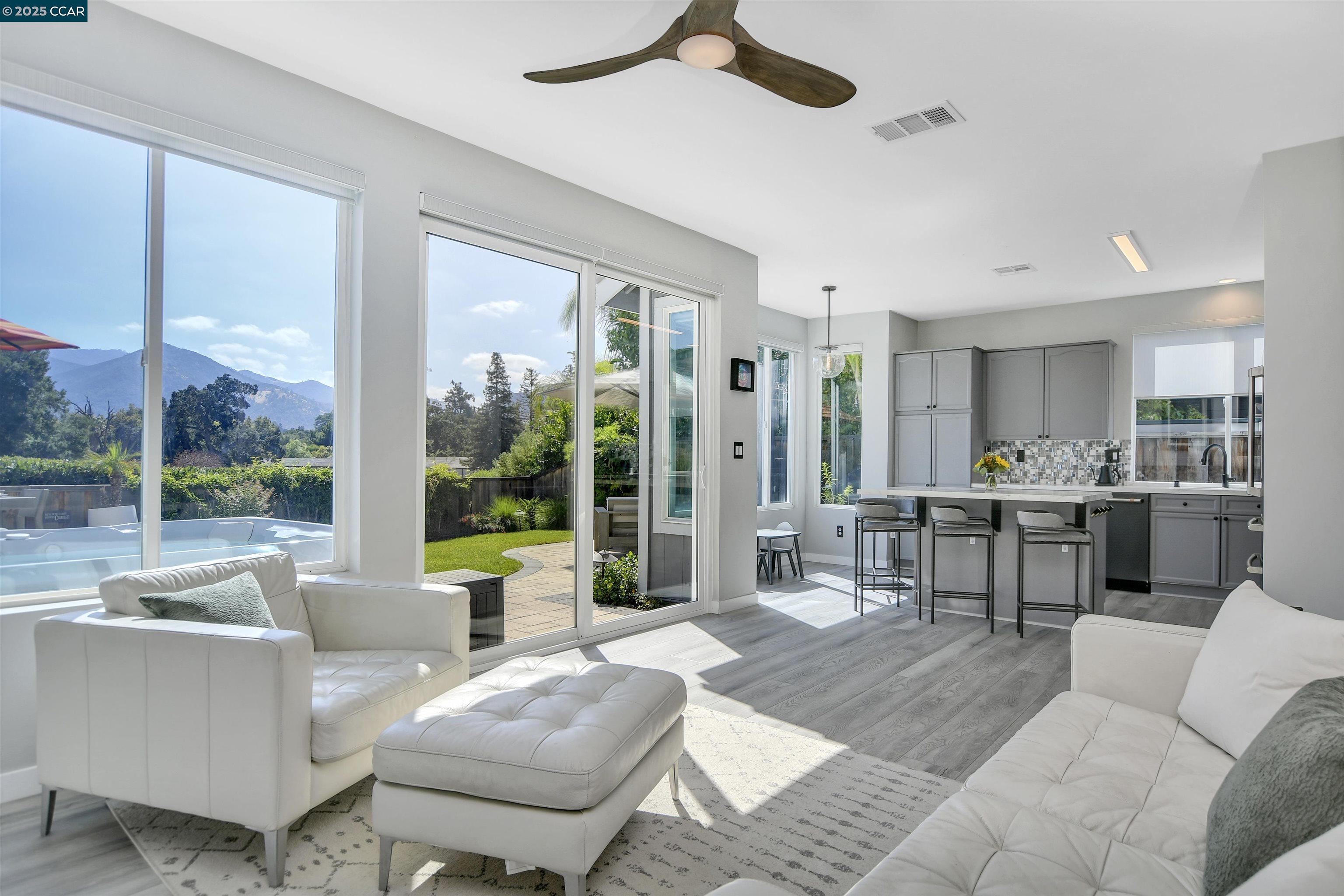 1039 Feather Cir