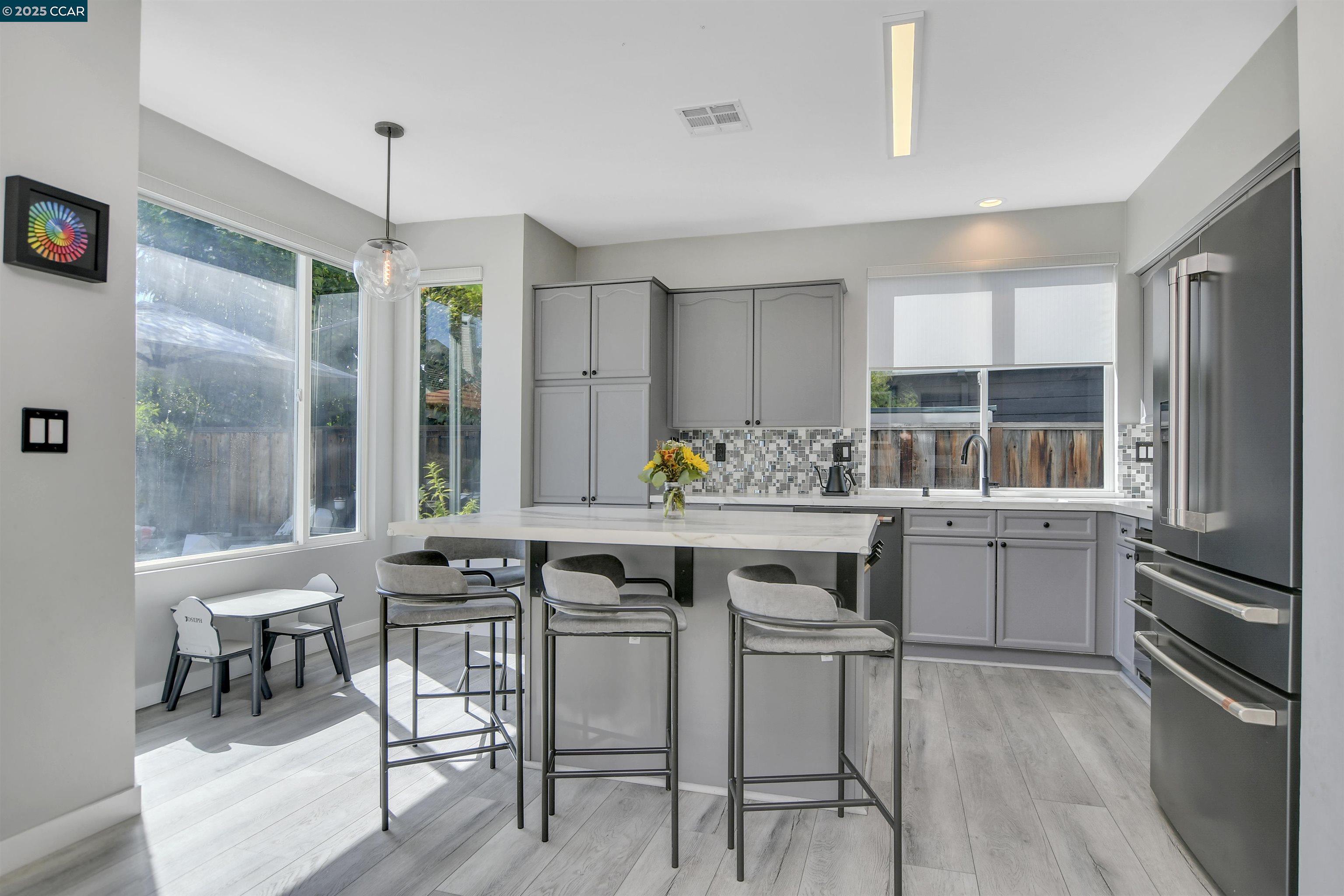1039 Feather Cir