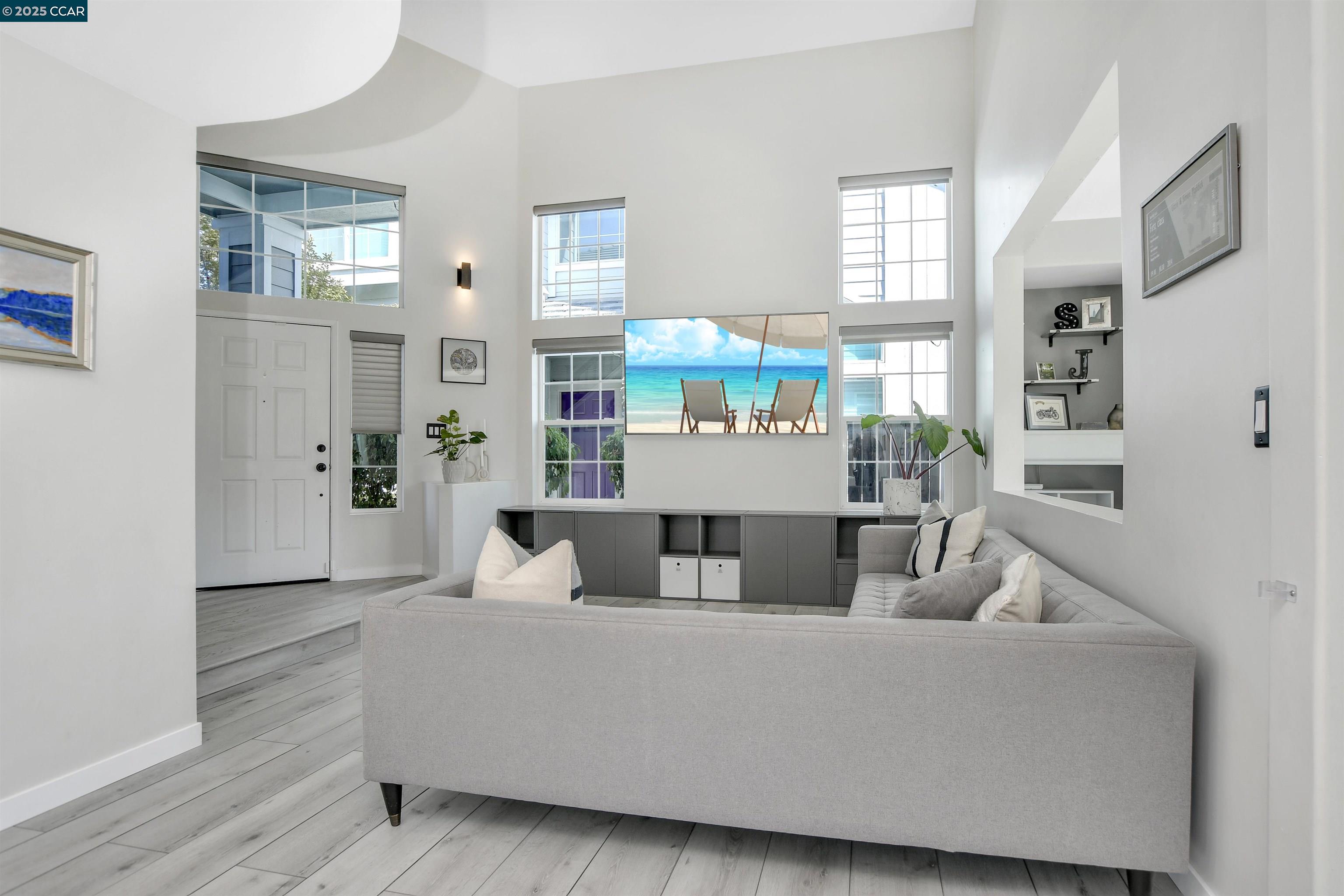 1039 Feather Cir