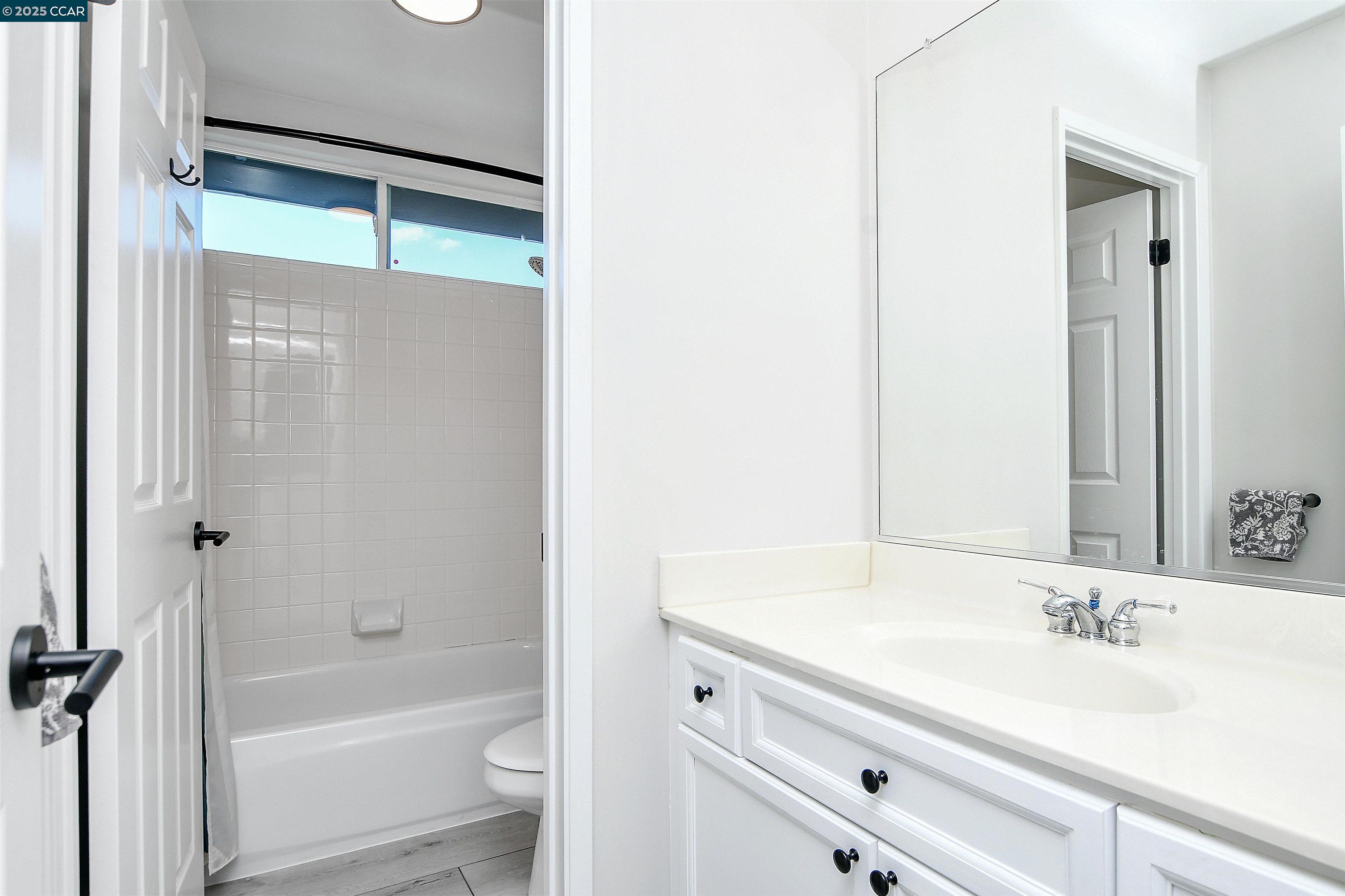 1039 Feather Cir