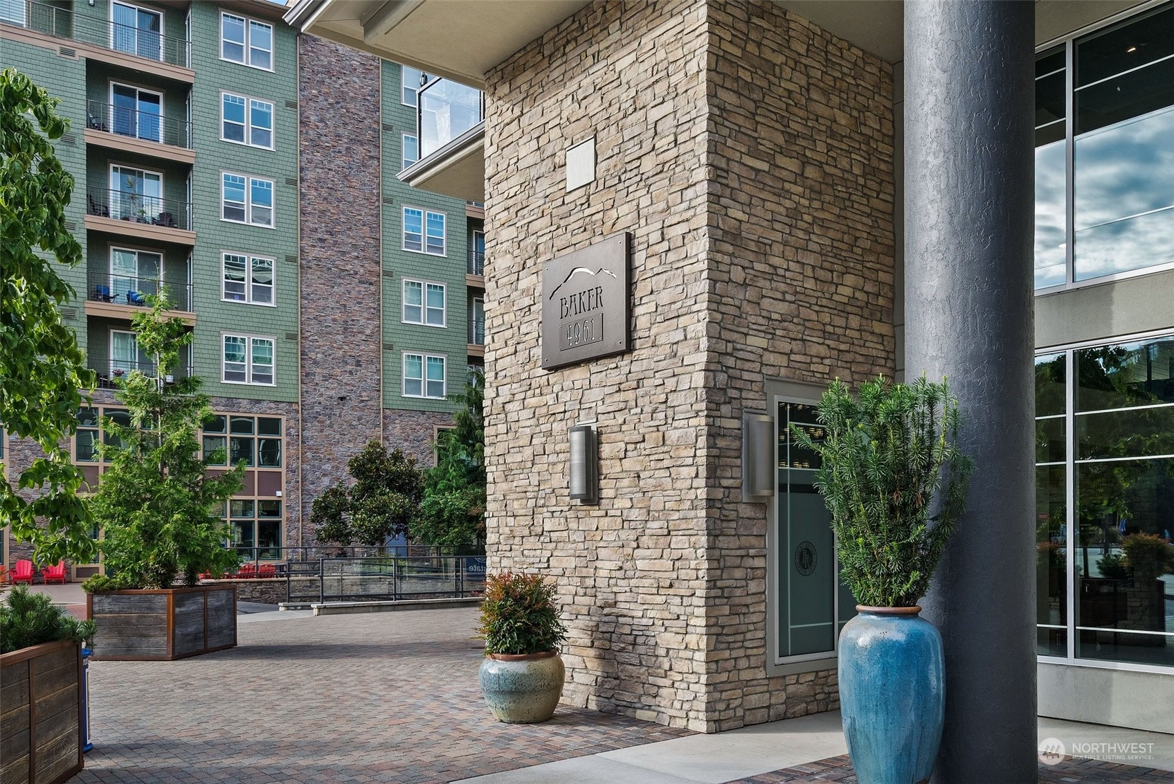 4961 Main Street #819