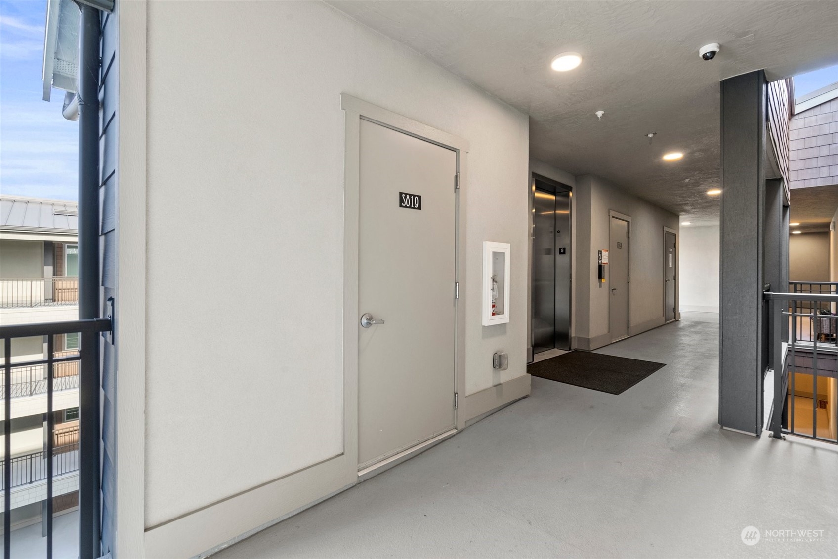 4961 Main Street #819