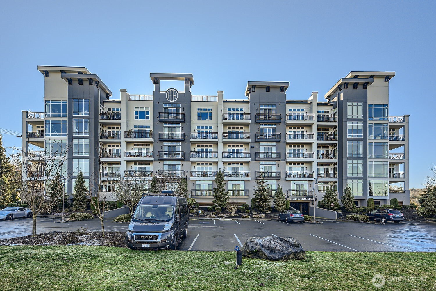 320 E 32nd Street Unit: 105