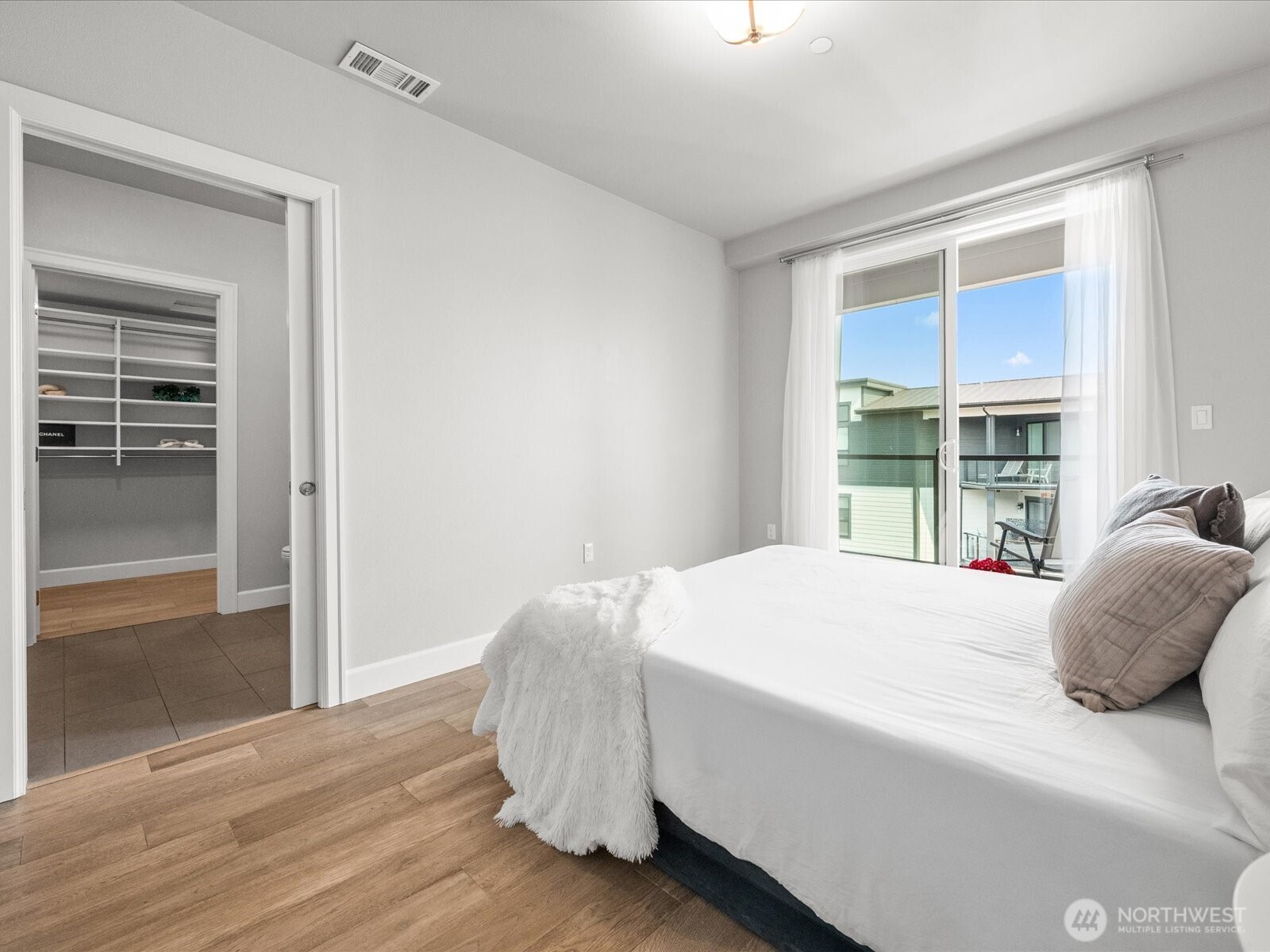 4961 Main Street Unit: 823