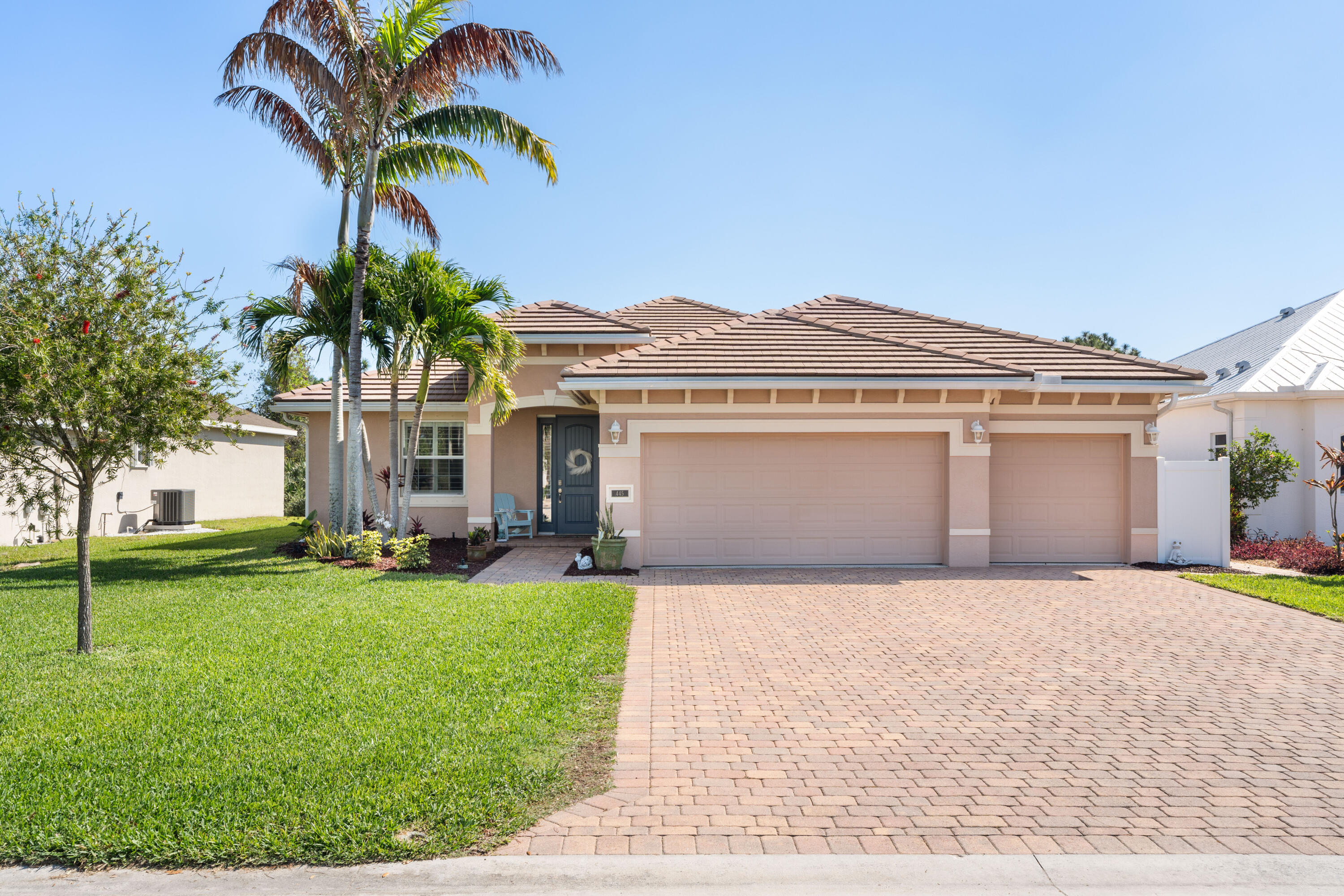 445 NW Sunflower Place