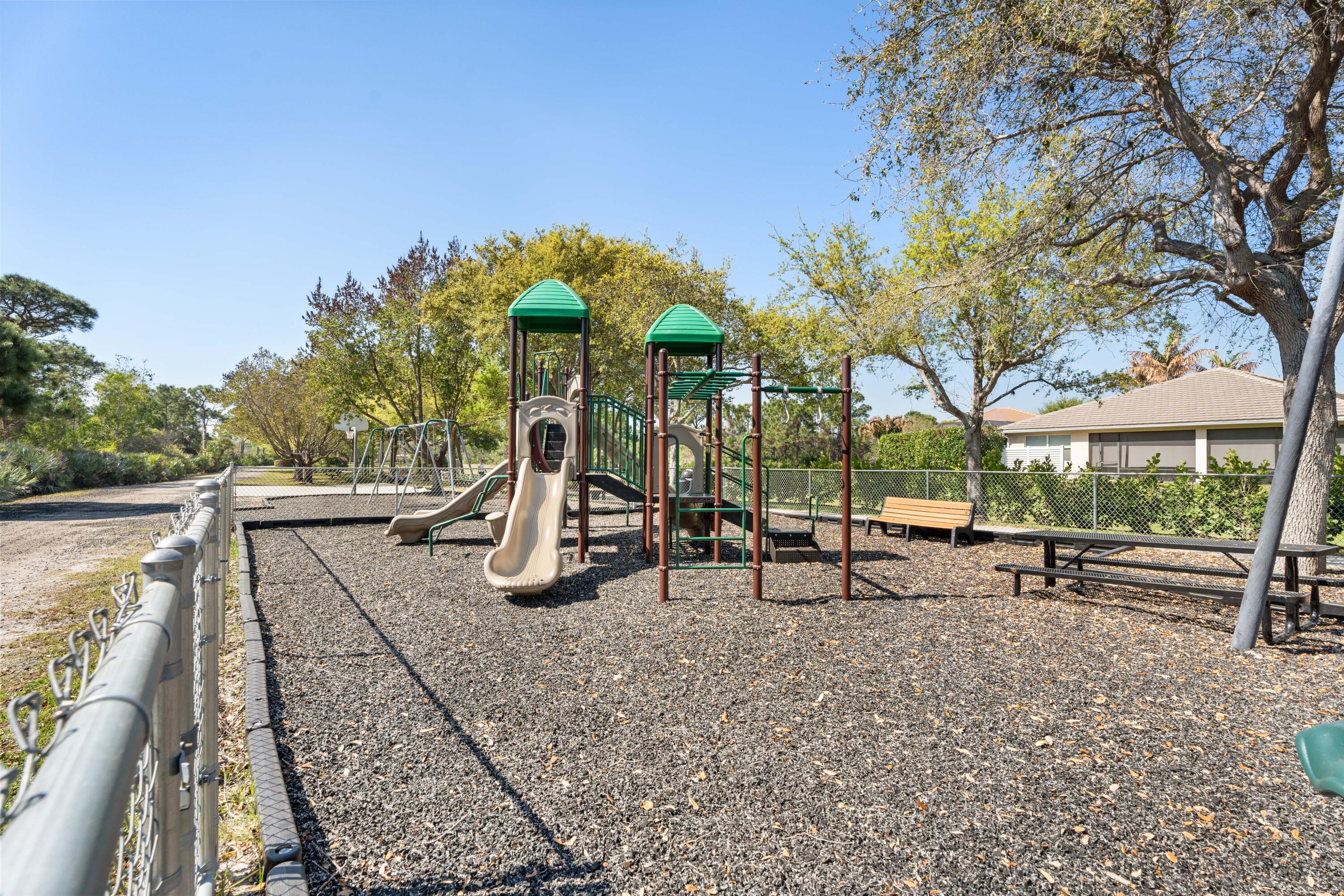 445 NW Sunflower Place