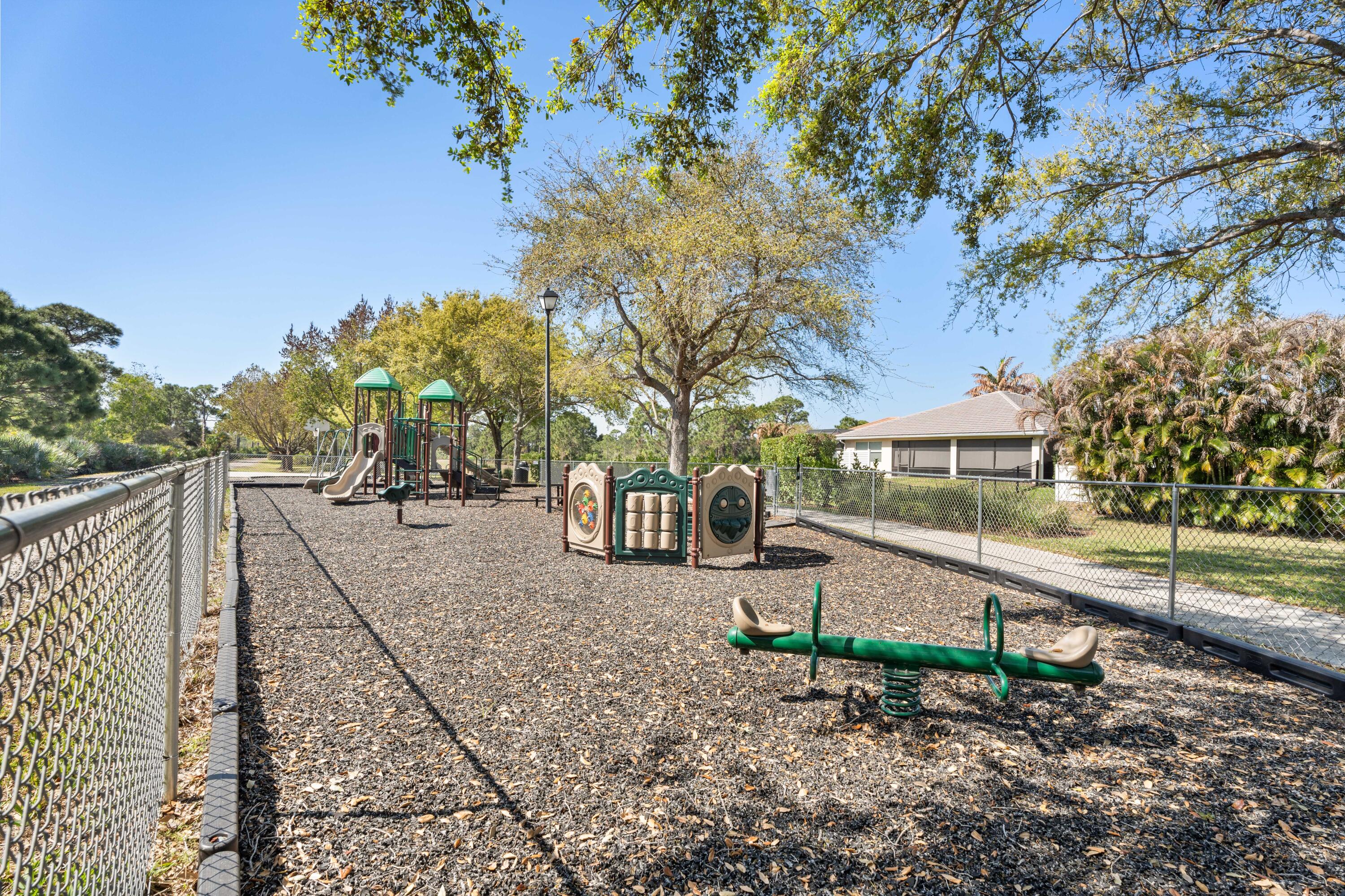 445 NW Sunflower Place