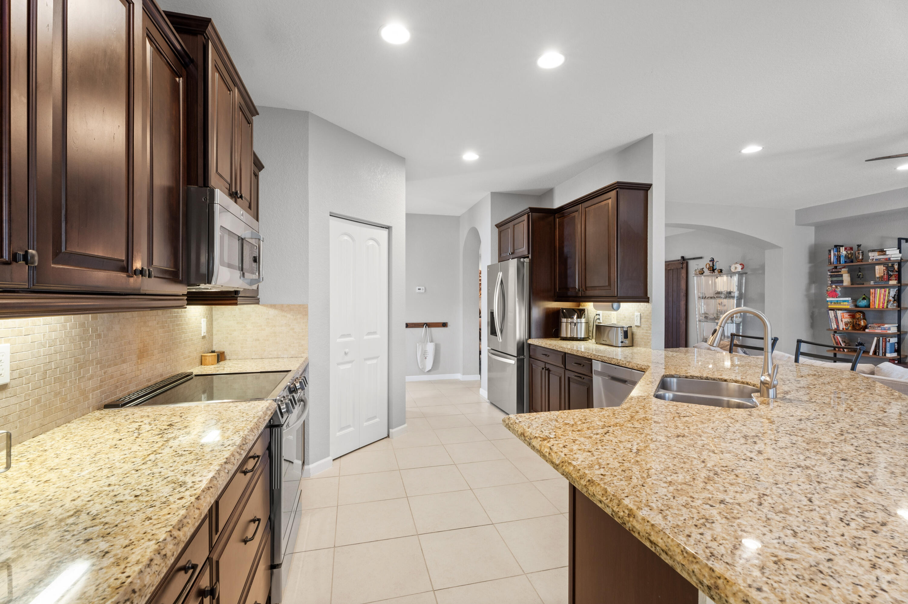 445 NW Sunflower Place