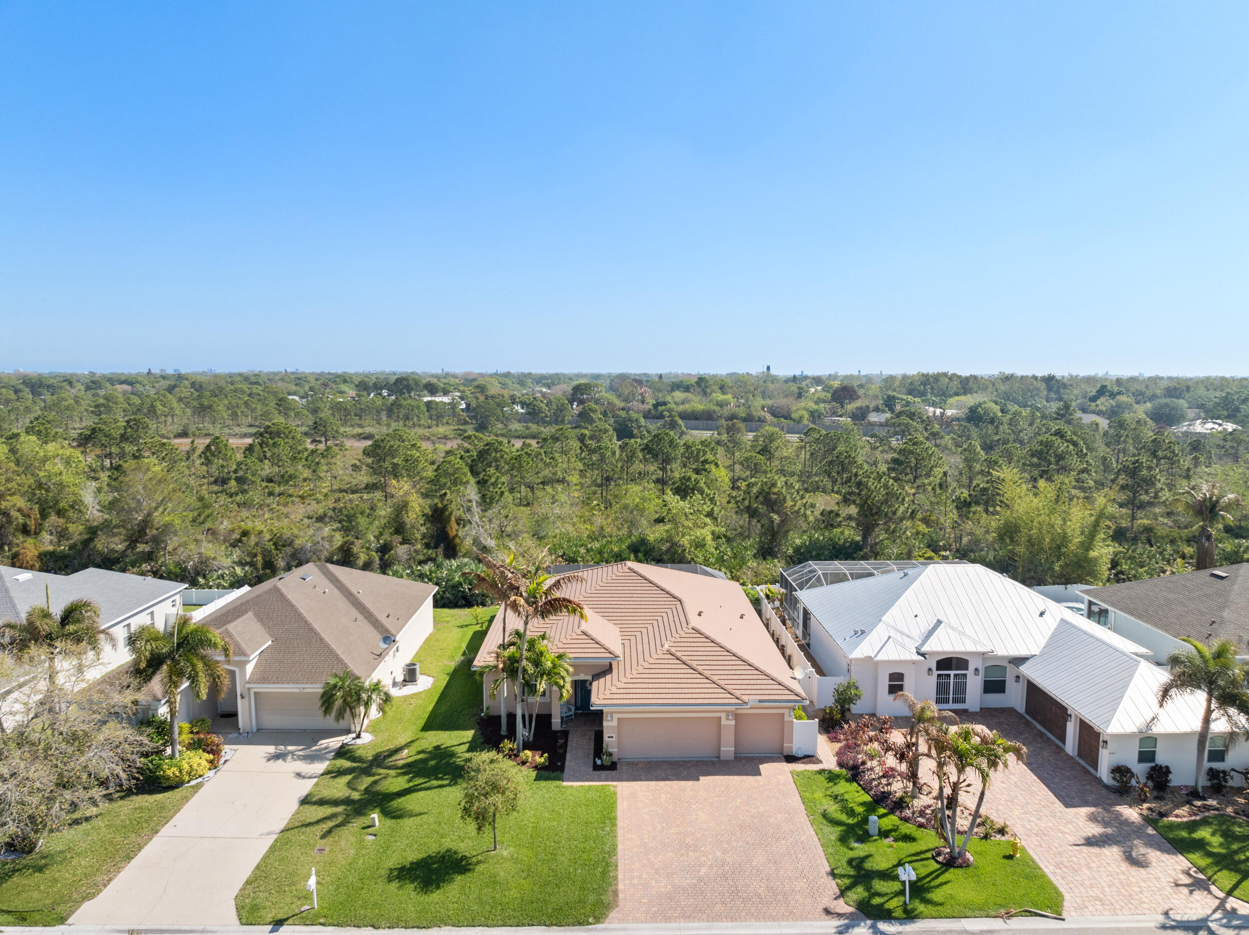 445 NW Sunflower Place