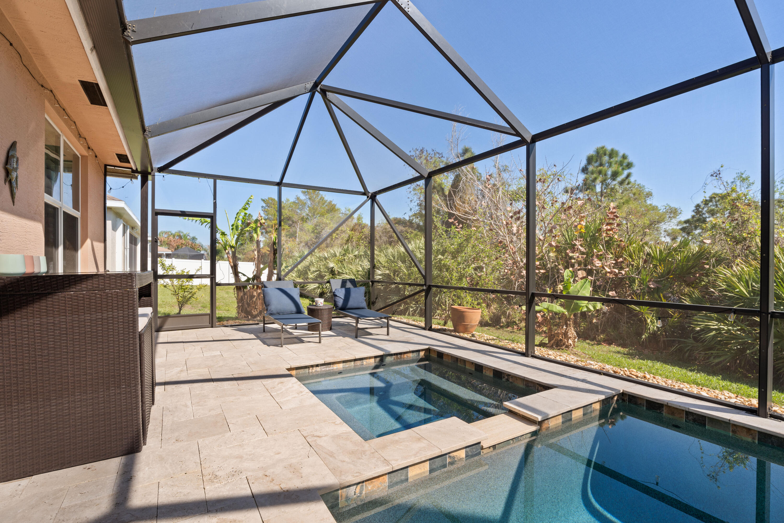 445 NW Sunflower Place