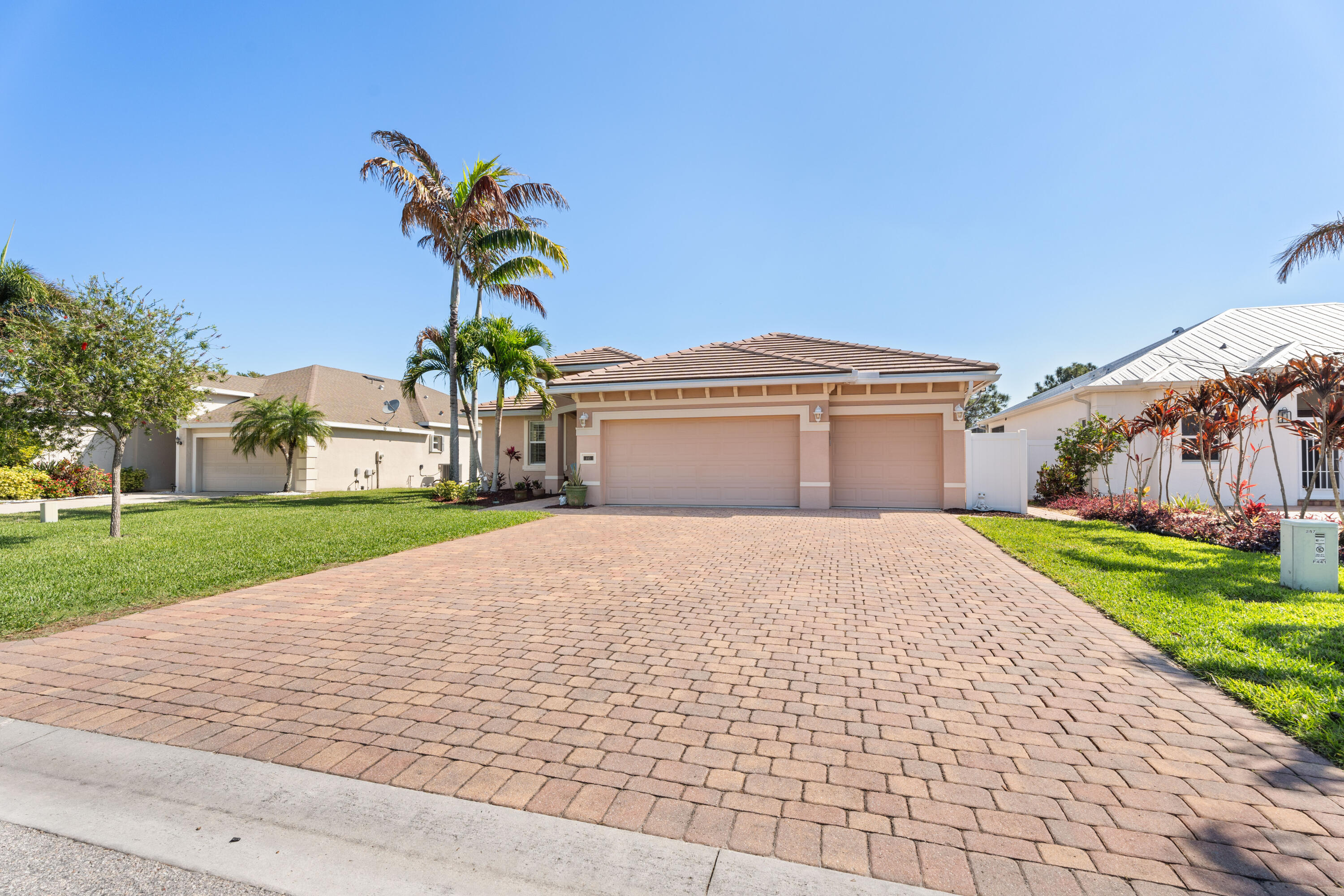 445 NW Sunflower Place