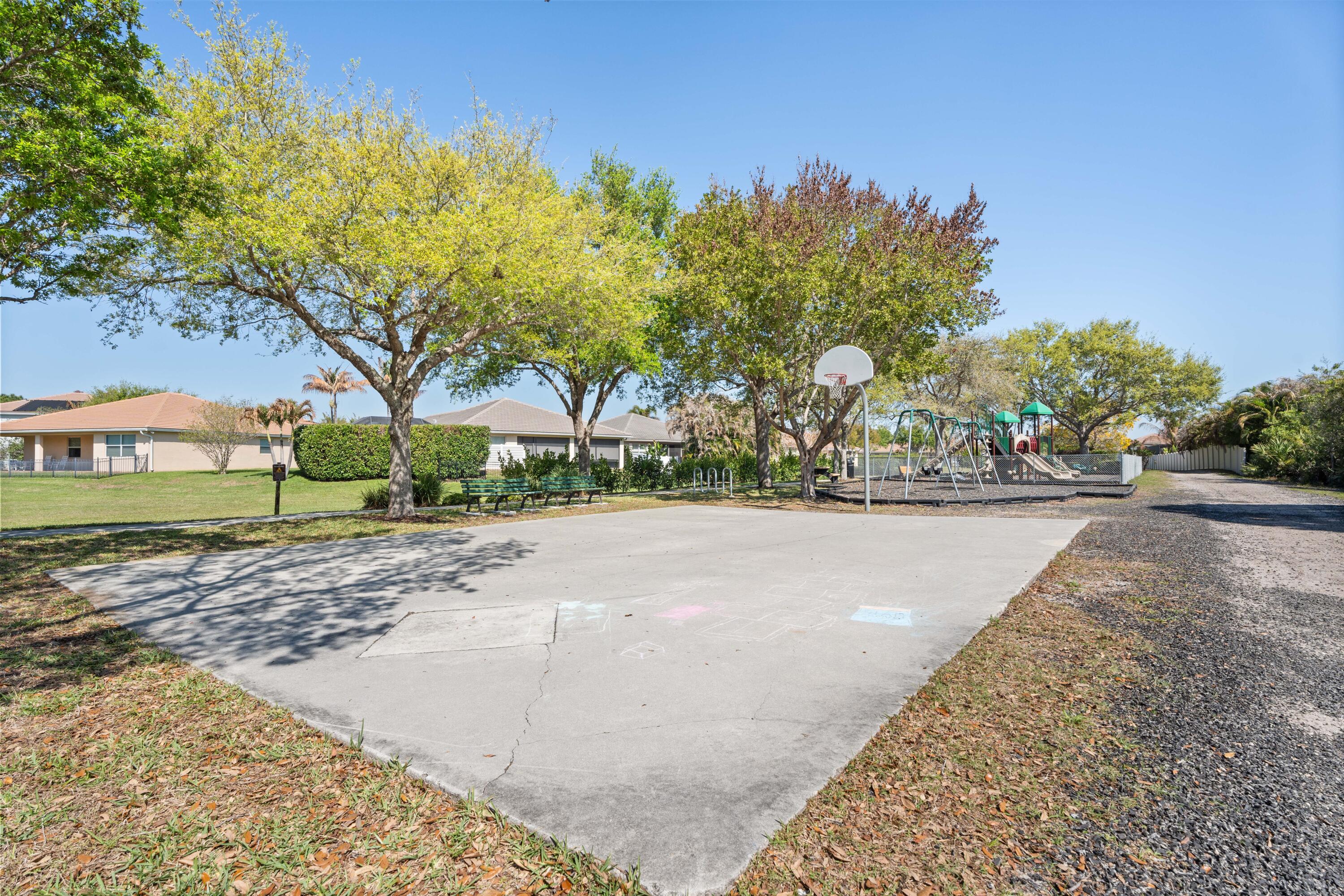 445 NW Sunflower Place