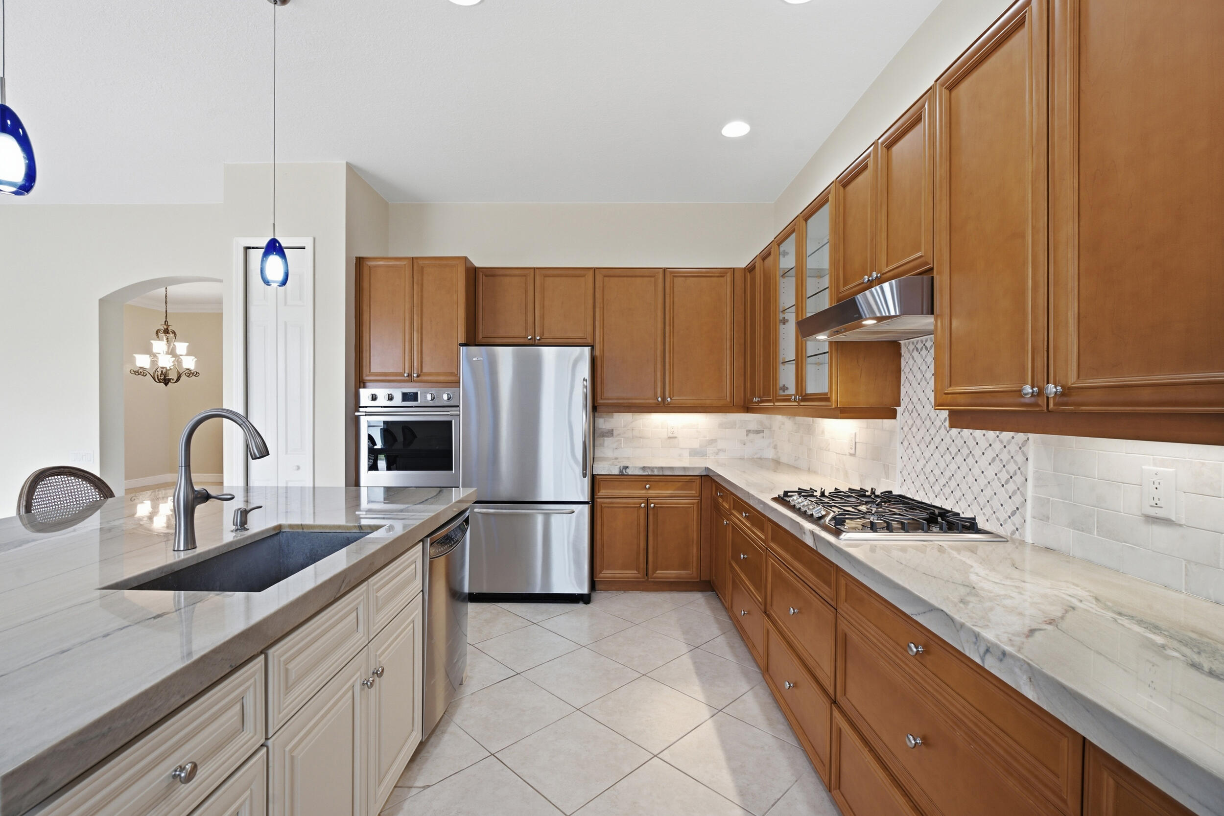 116 NW Summerville Court
