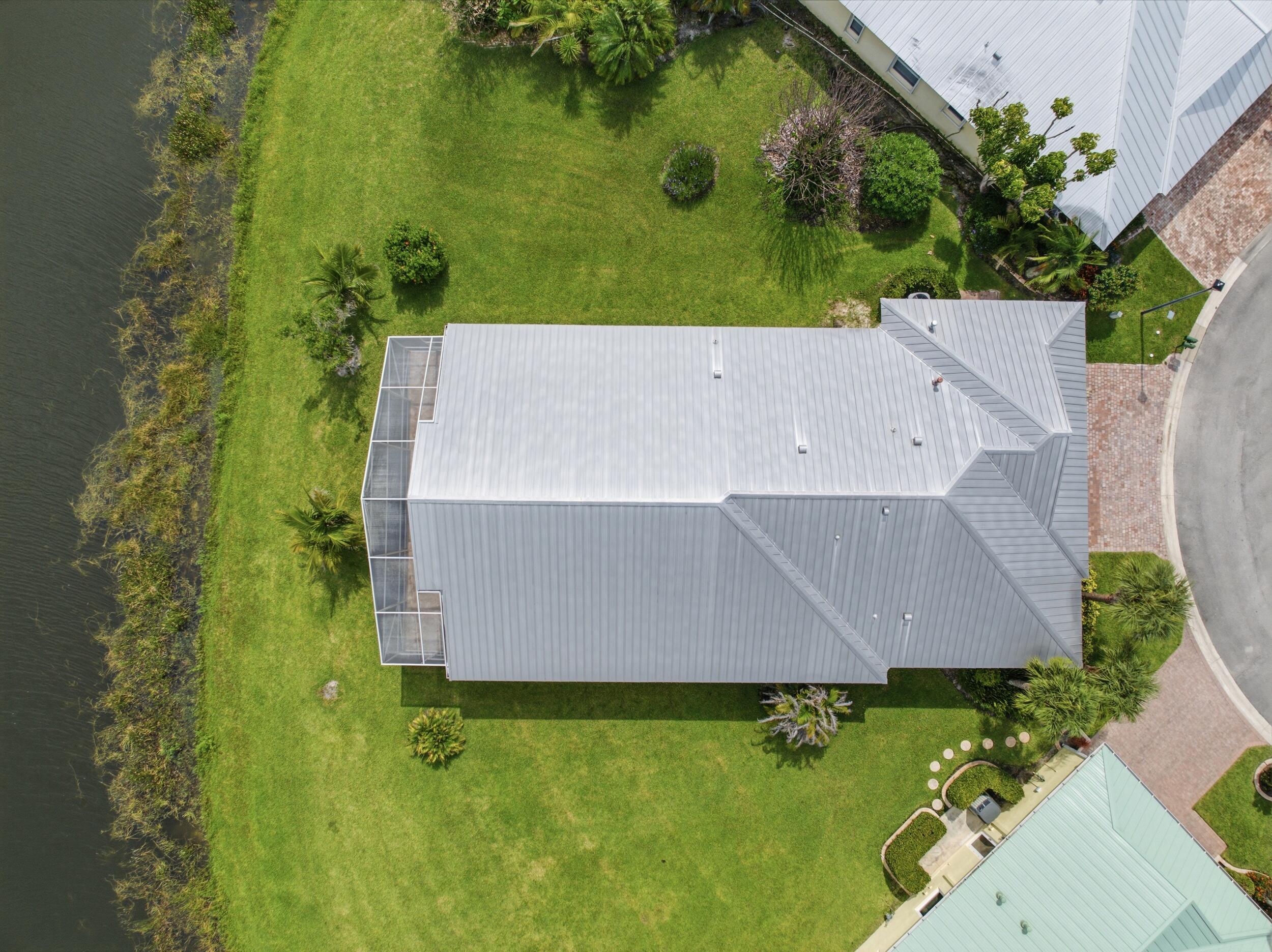 116 NW Summerville Court