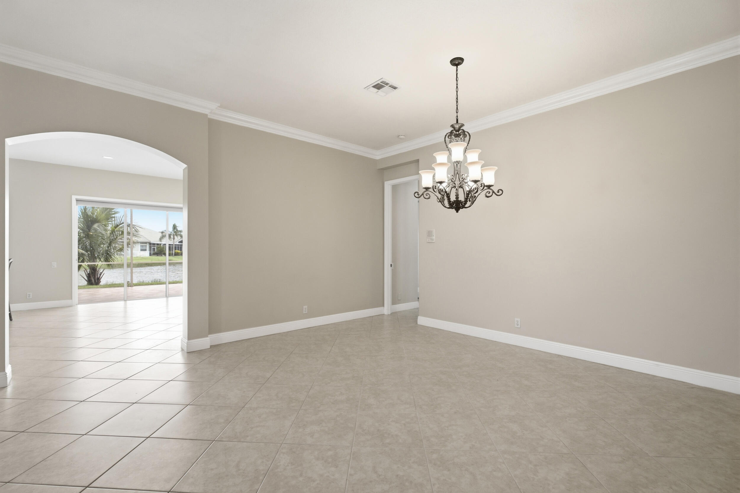 116 NW Summerville Court