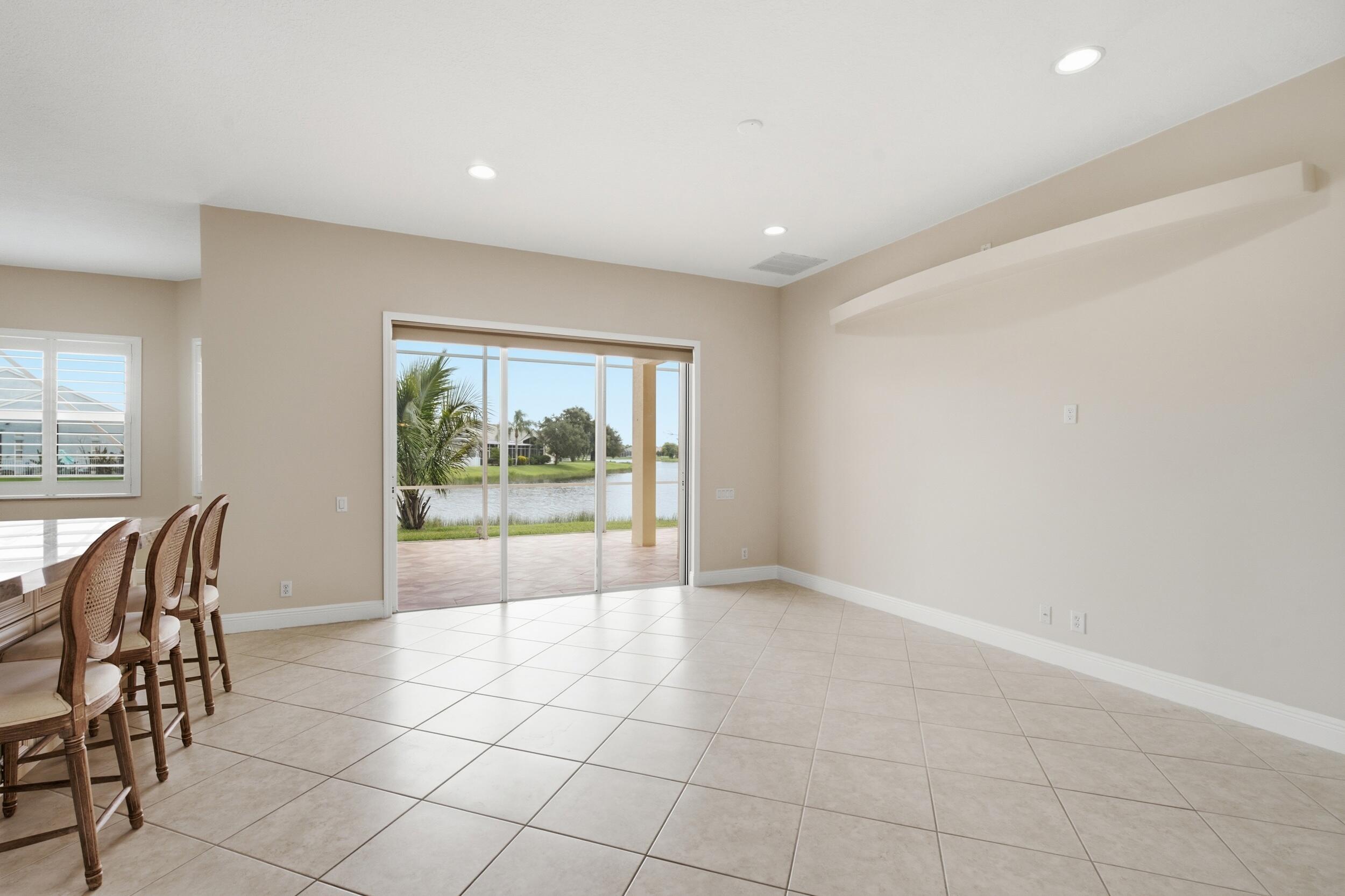 116 NW Summerville Court