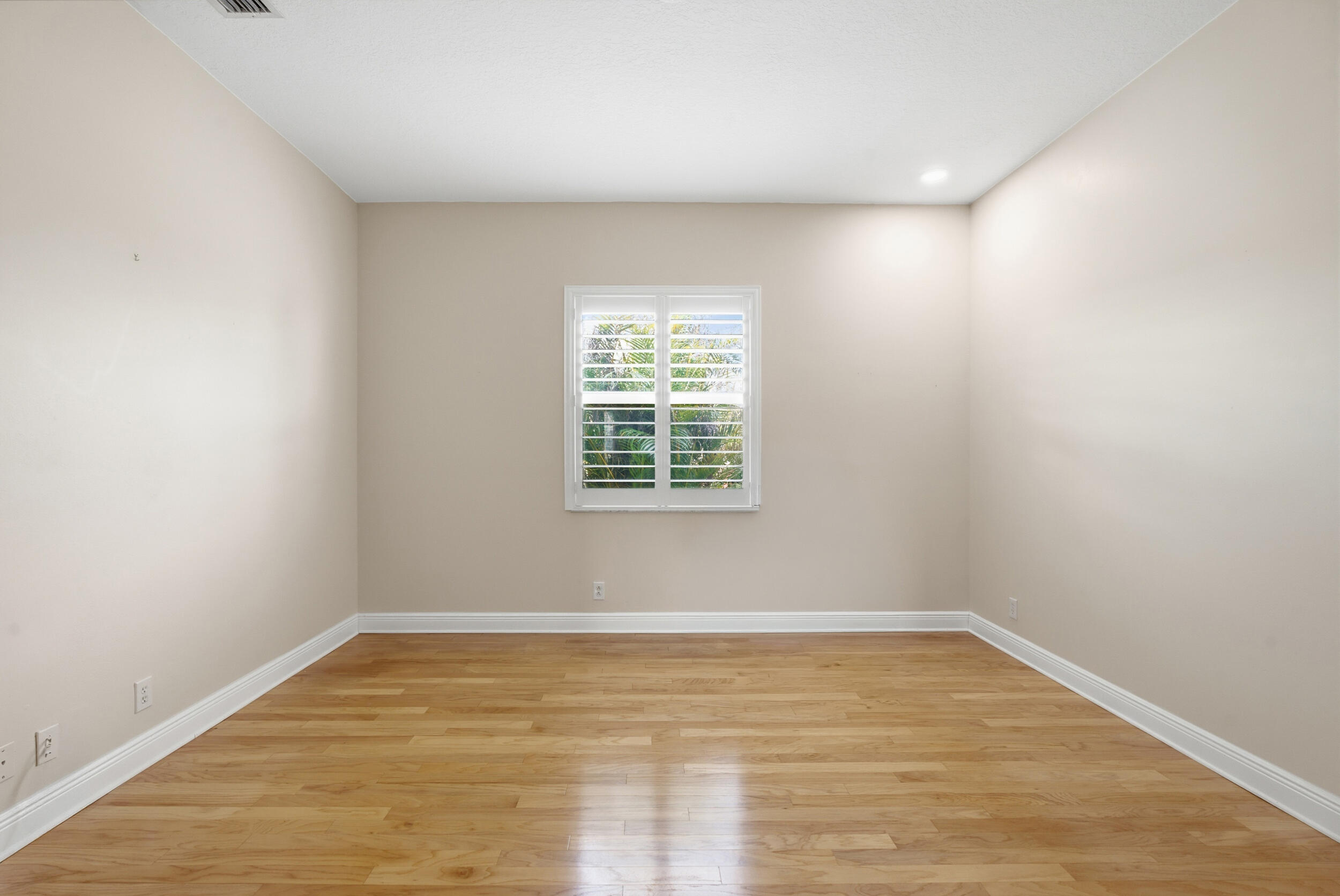 116 NW Summerville Court
