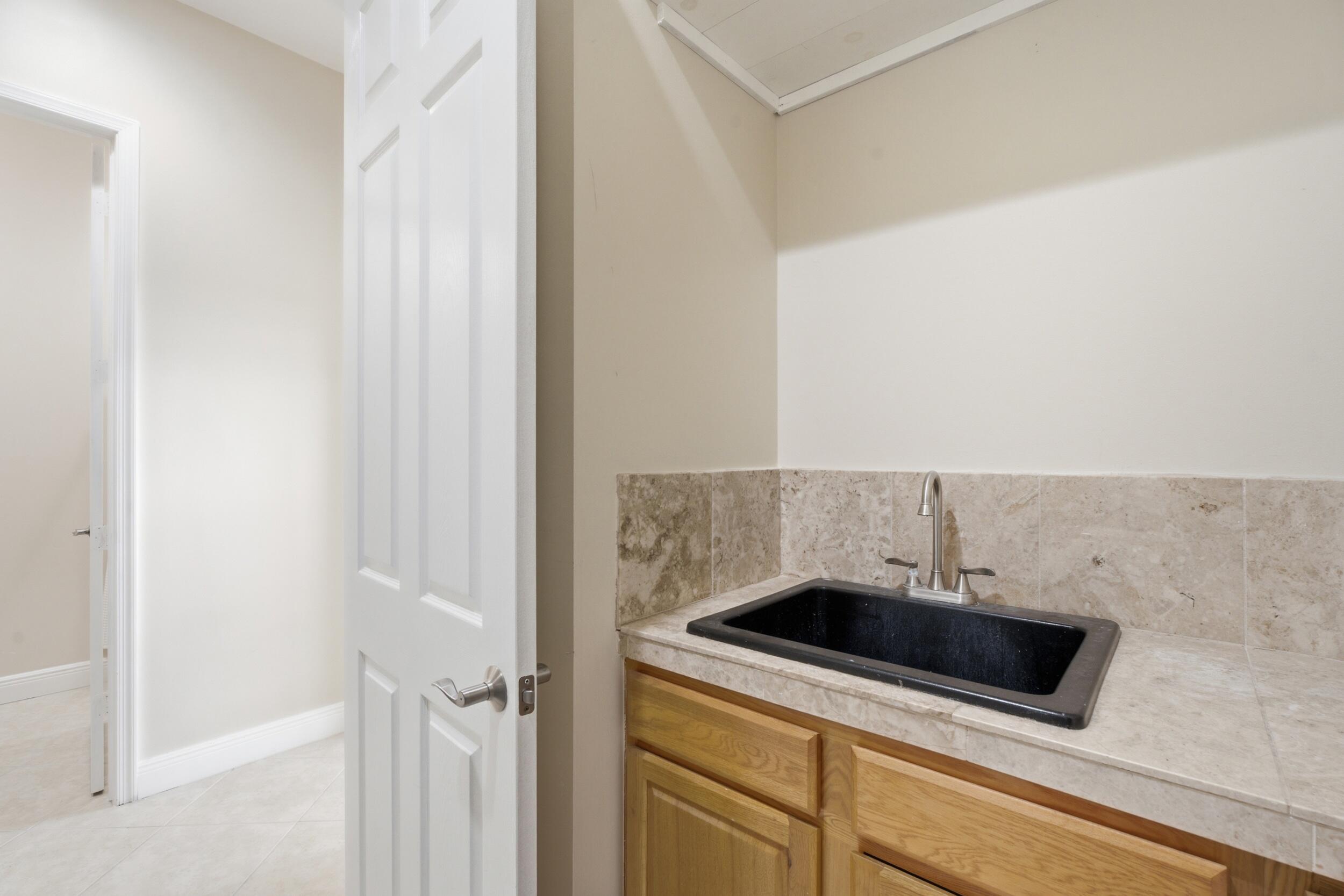 116 NW Summerville Court