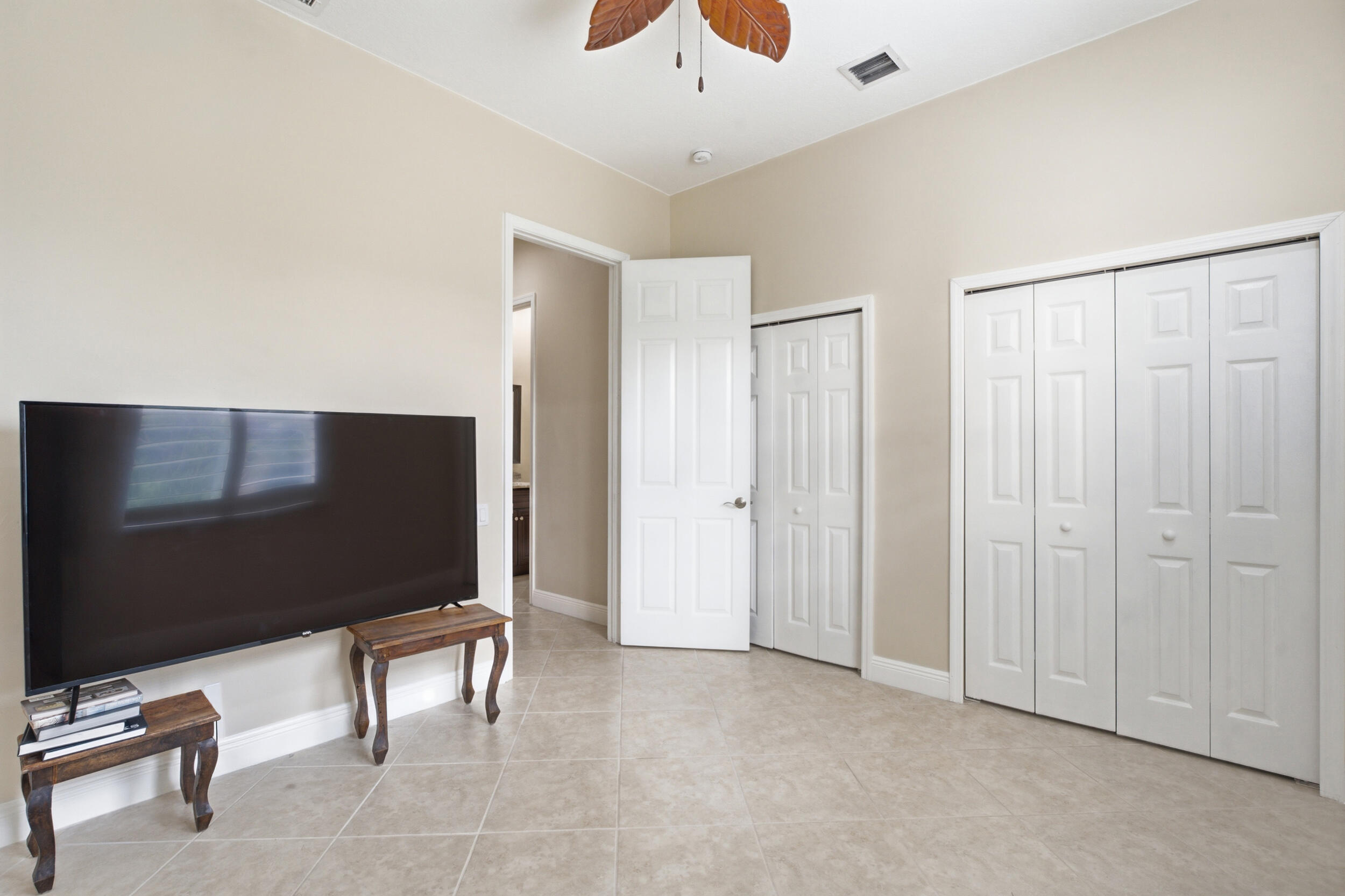 116 NW Summerville Court
