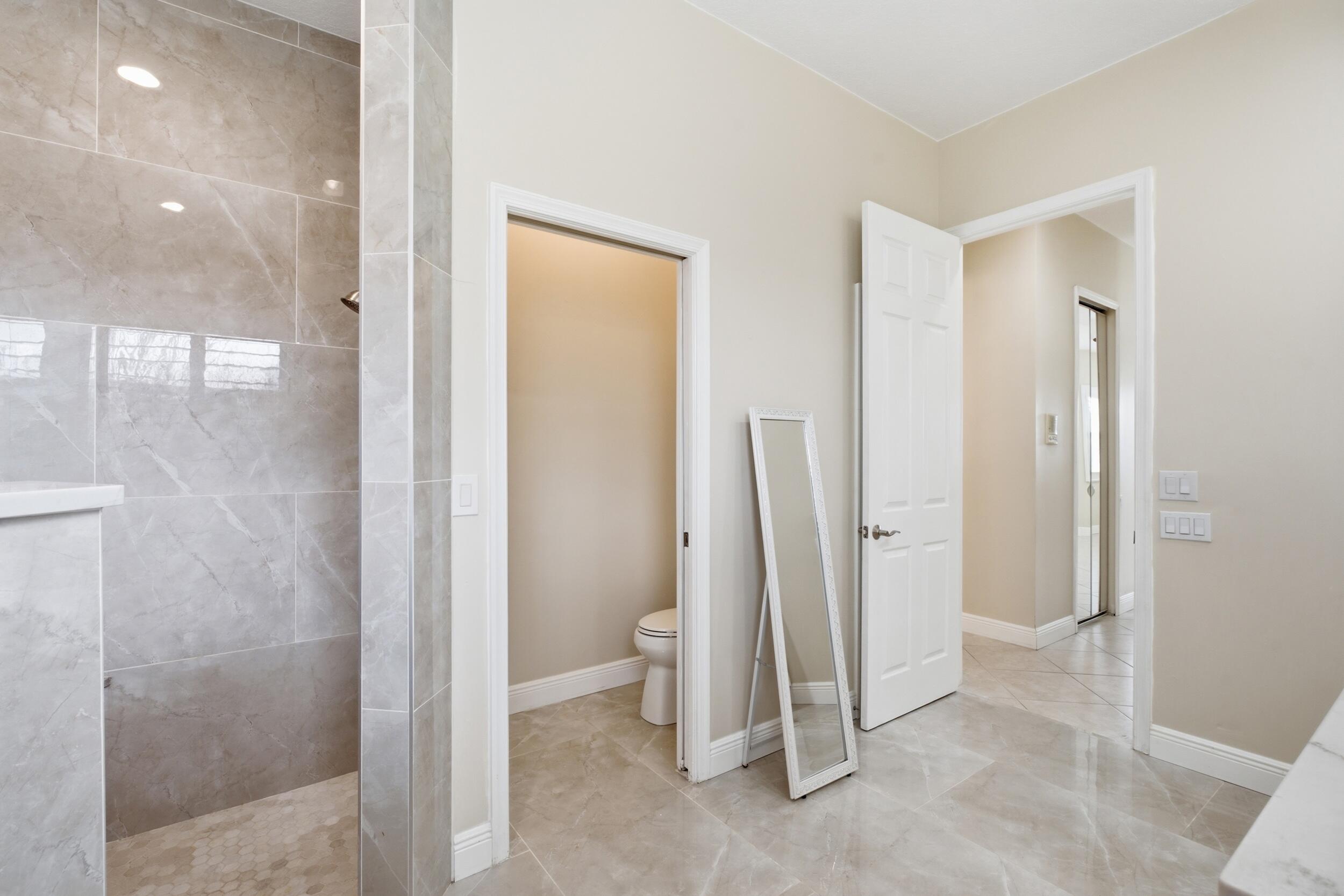 116 NW Summerville Court