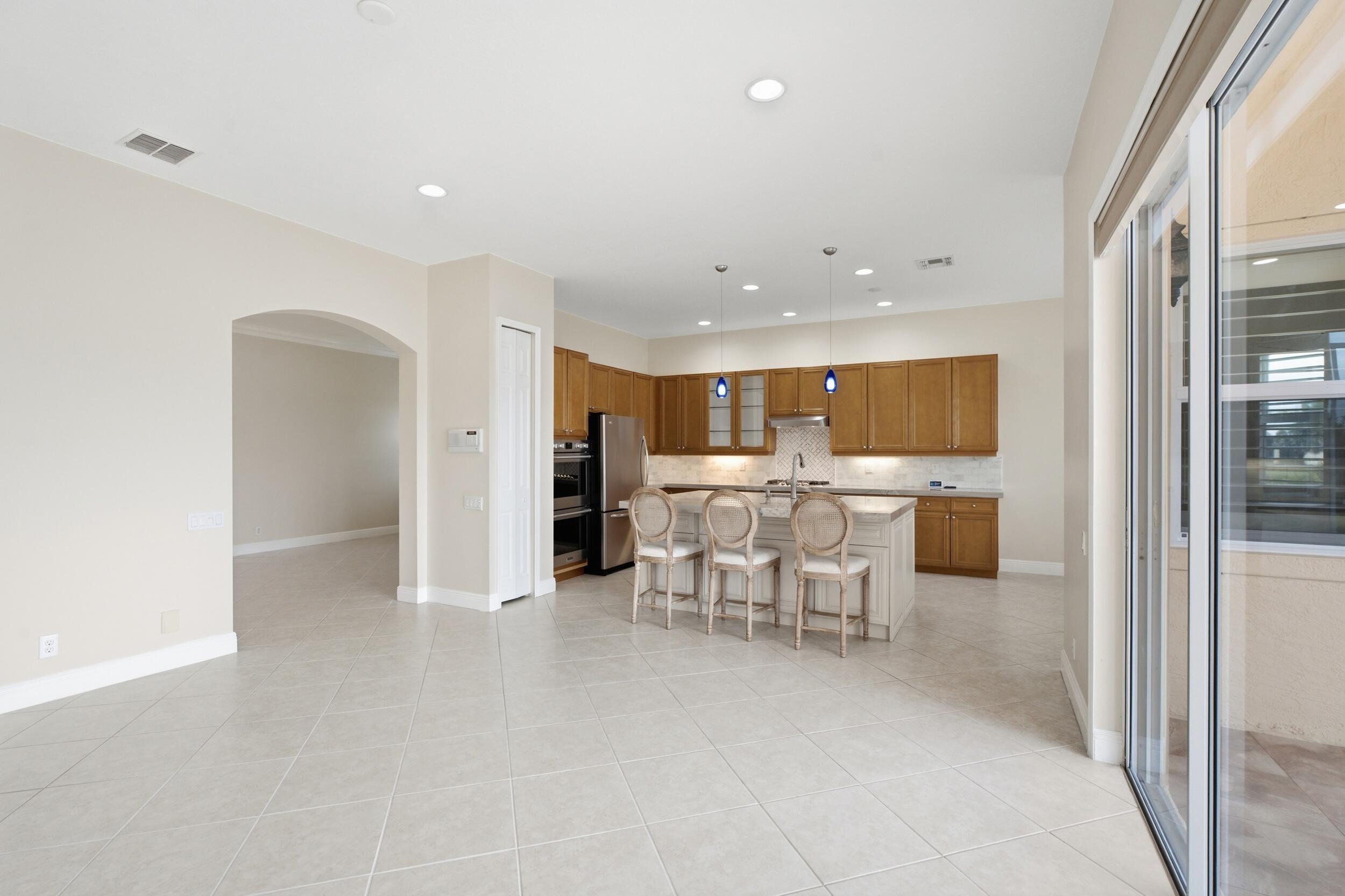 116 NW Summerville Court
