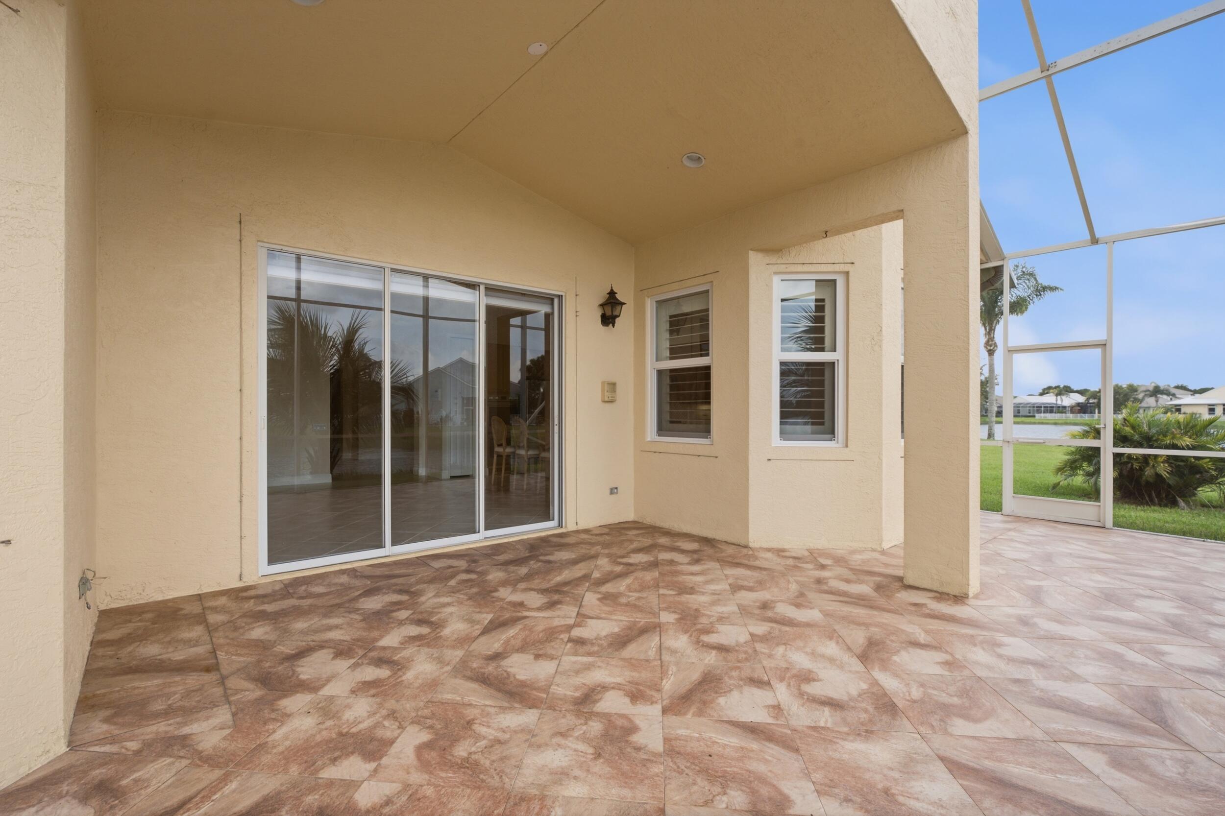 116 NW Summerville Court