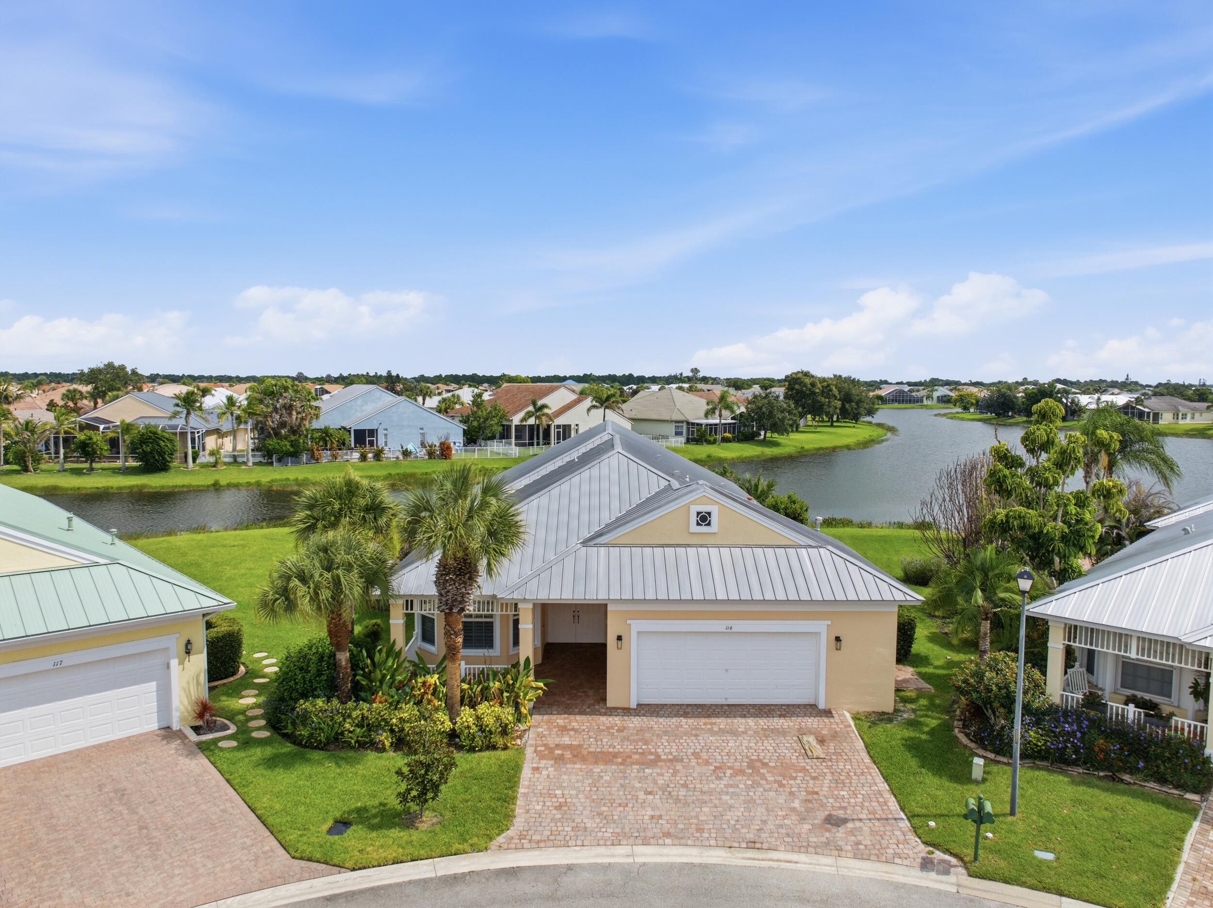 116 NW Summerville Court
