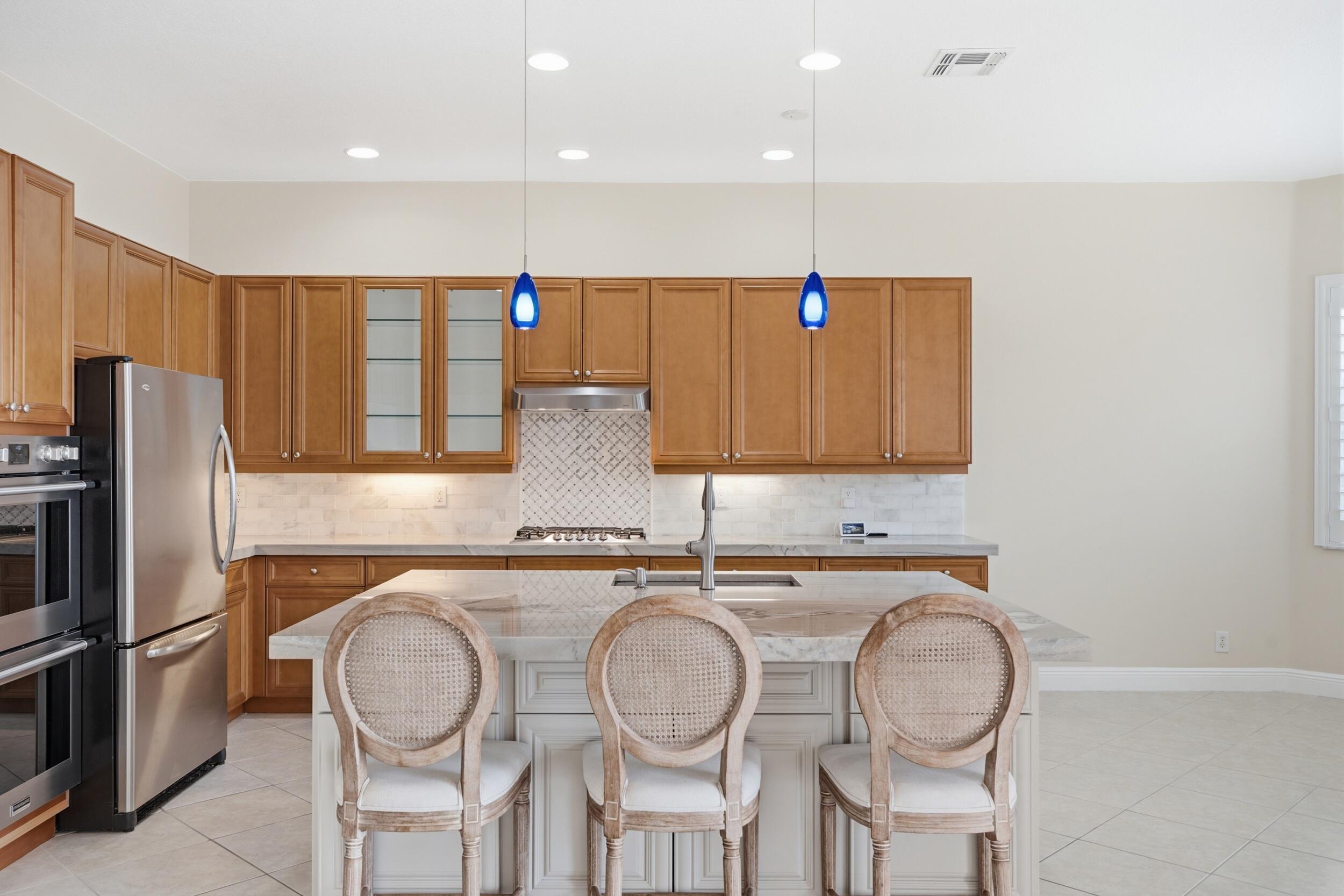 116 NW Summerville Court