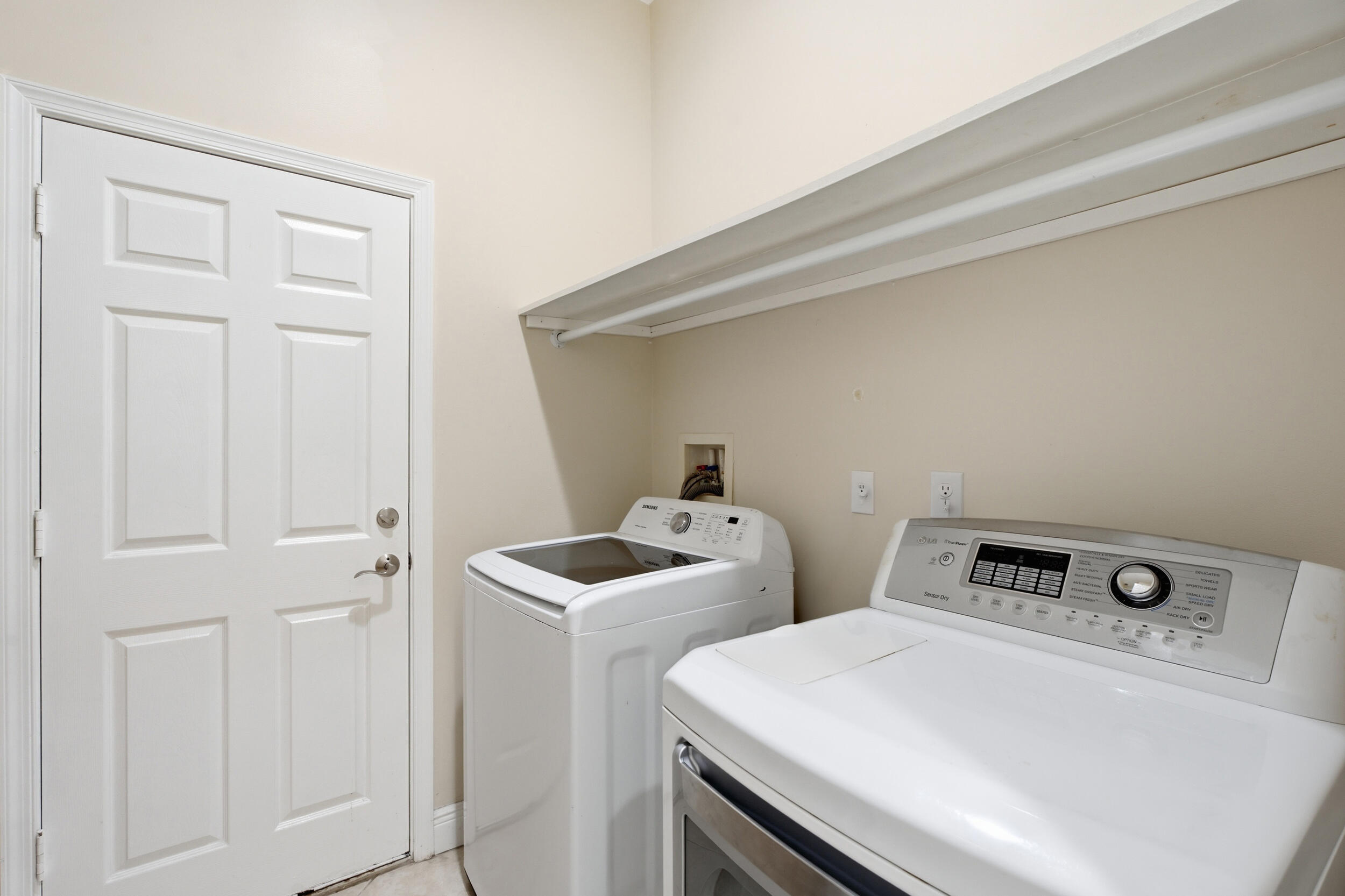 116 NW Summerville Court