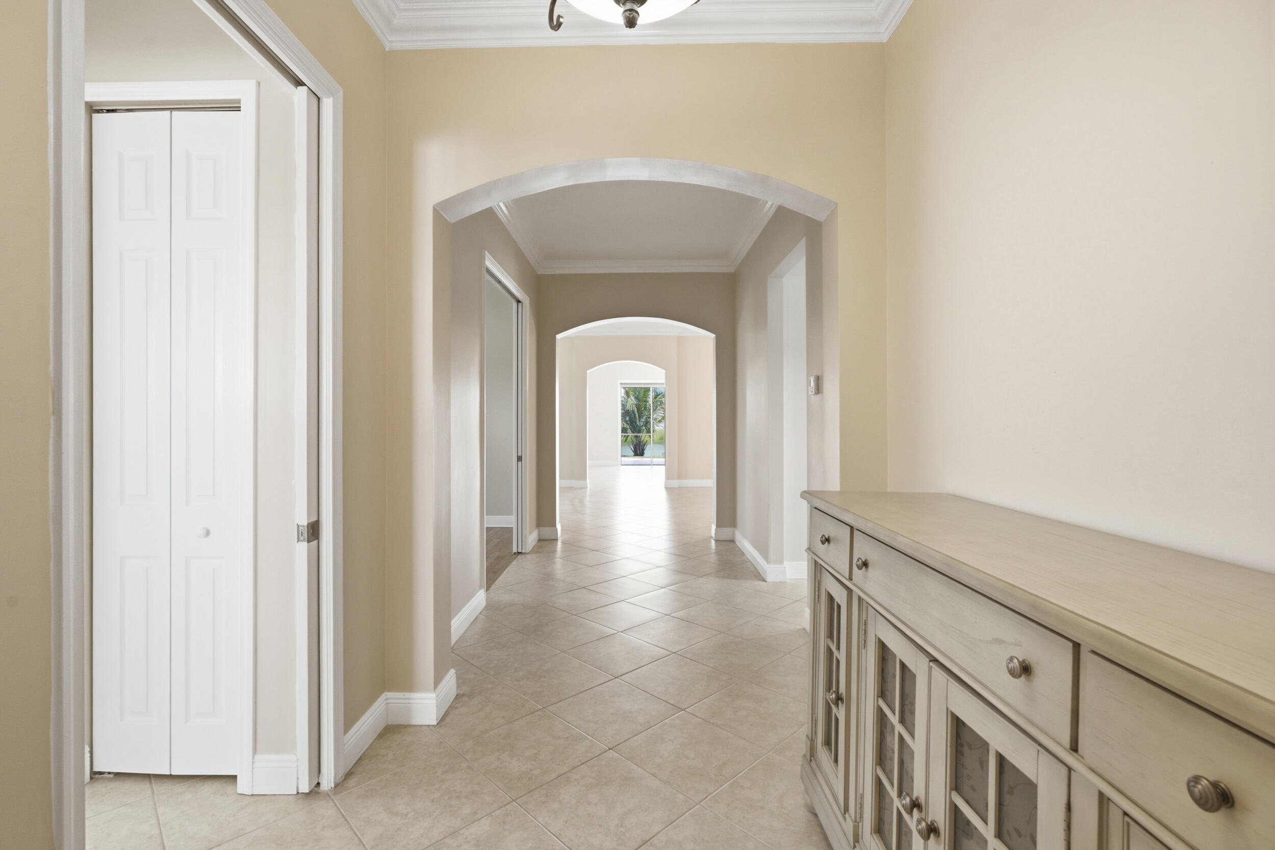 116 NW Summerville Court