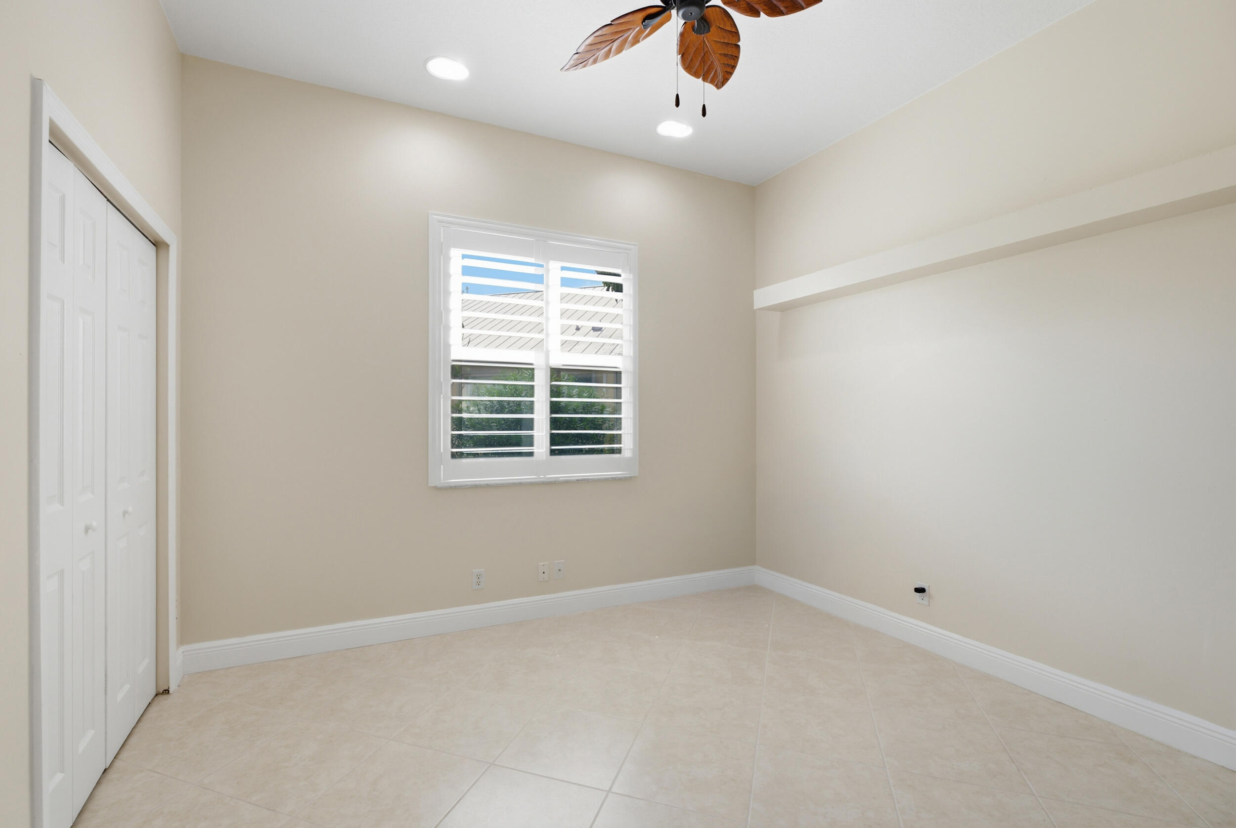 116 NW Summerville Court