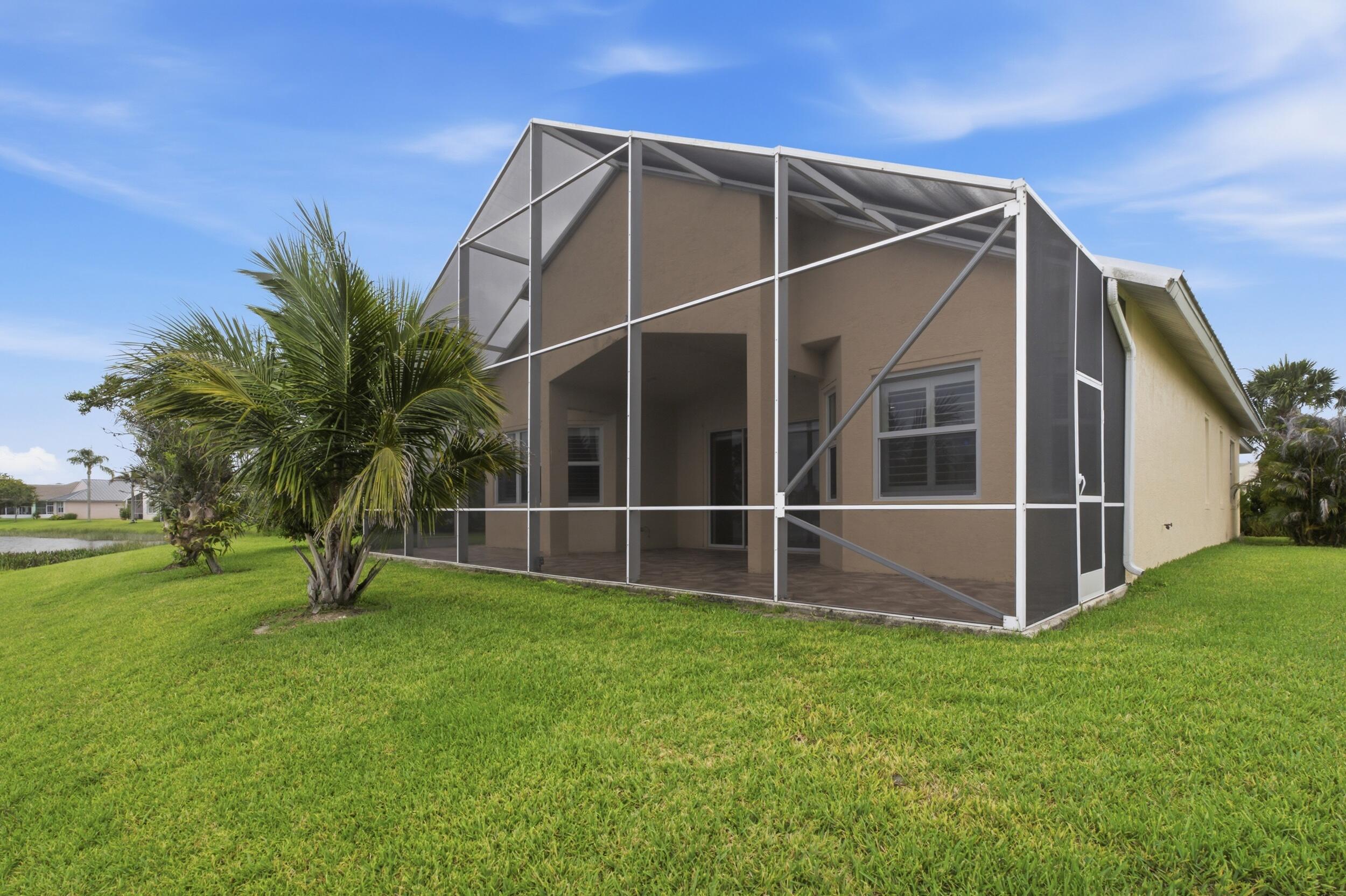 116 NW Summerville Court