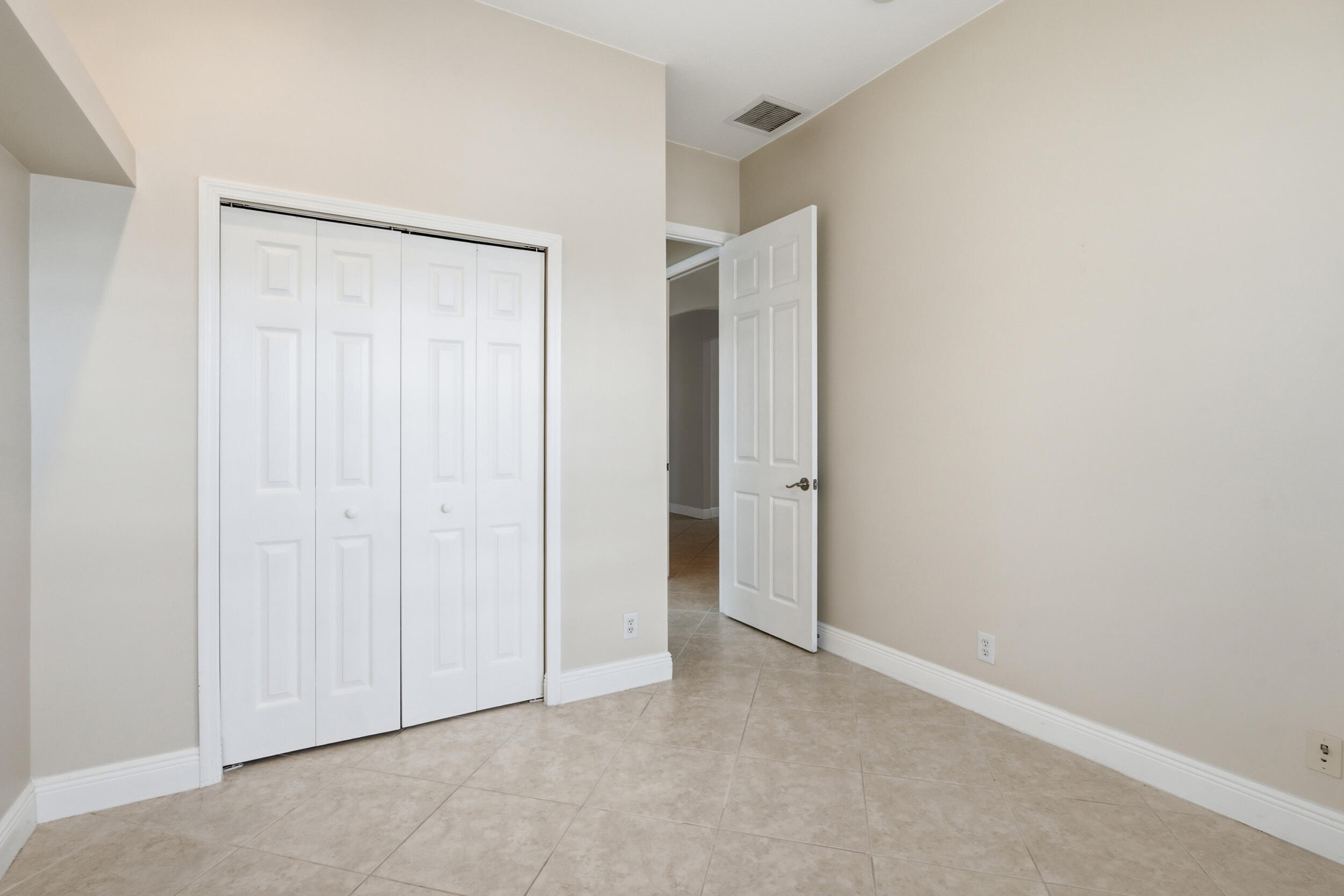 116 NW Summerville Court