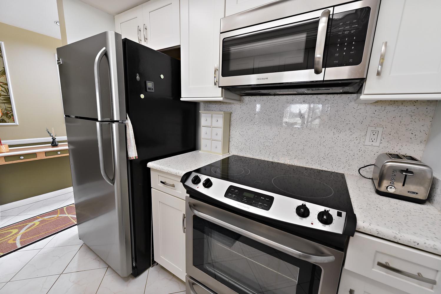 5811 NE GULFSTREAM Way 4002